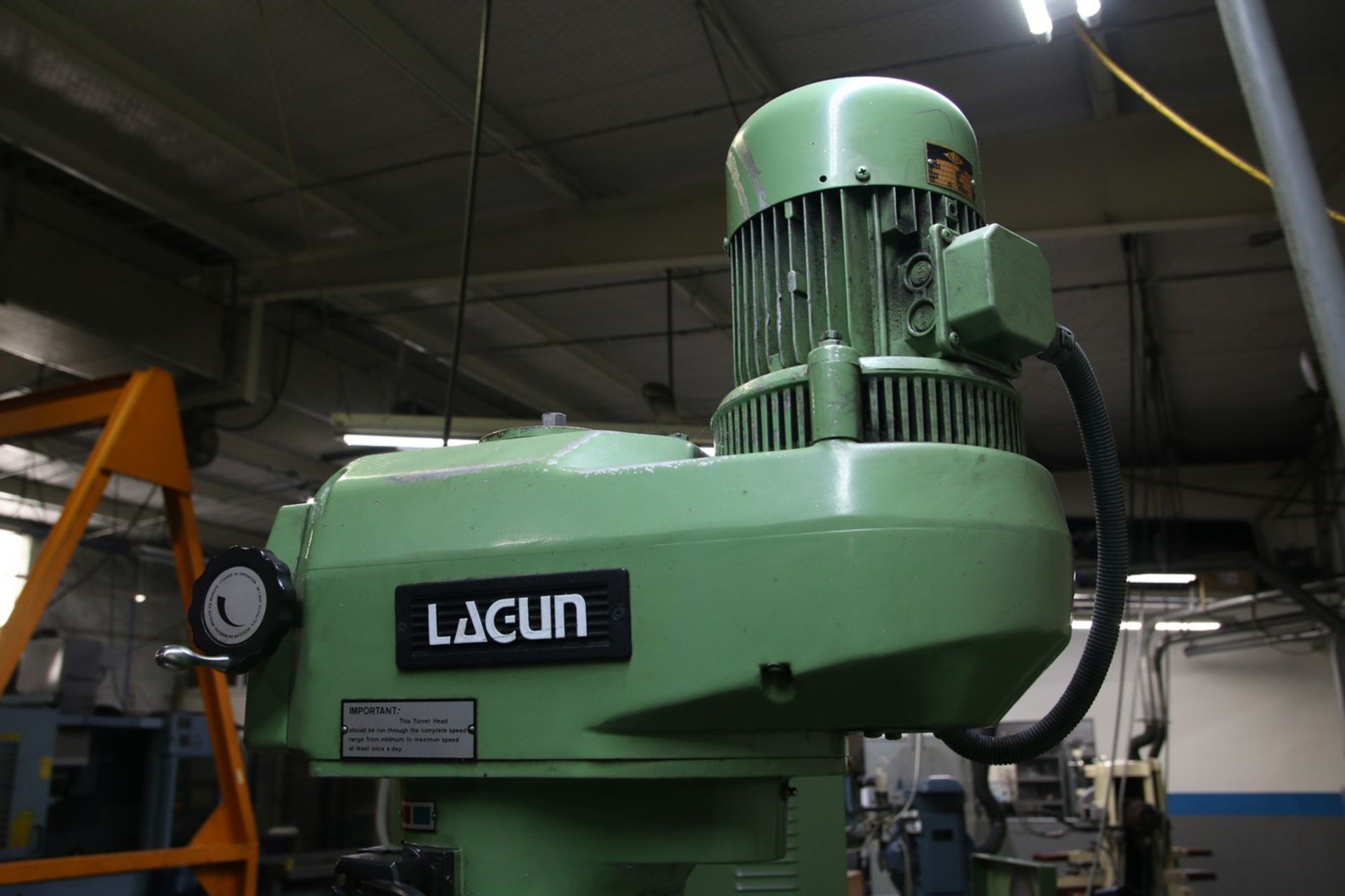 Lagun FTV-1S Lagun FTV-1S Vertical Milling Machine 10" x 44" Table, Anilam Wizard 411 Control - Image 8 of 10