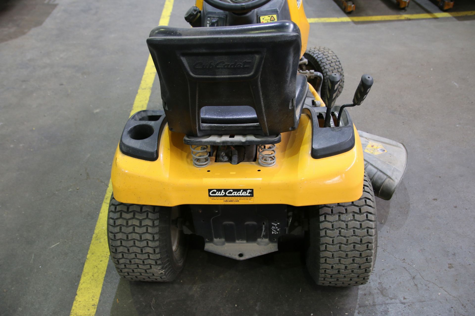 Club Cadet XT1 Club Cadet XT1 42" Lawn Tractor - Image 4 of 5