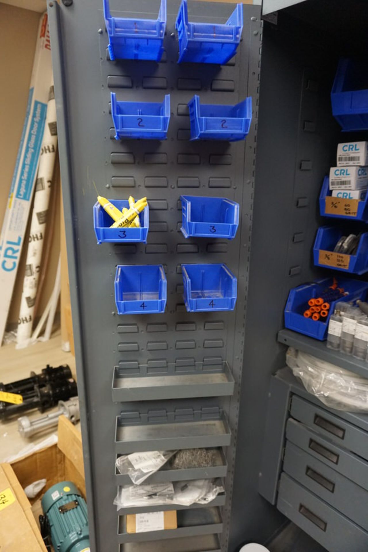 DURHAM STORAGE CABINET W/ CONT: CUTTING TOOLS, TOOL SPINDLES & HOLDERS, SANDING BELTS, TOOLS MISC - Image 3 of 17