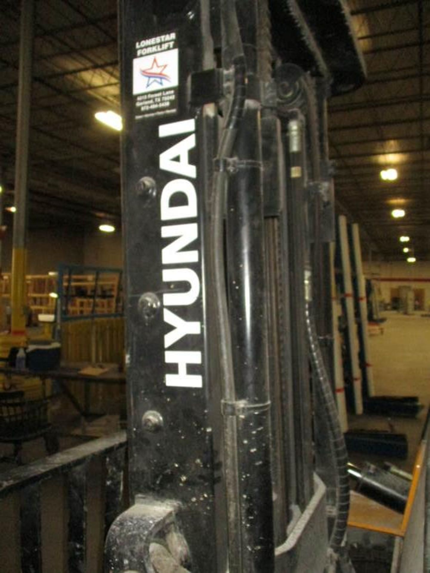 HYUNDAI 35L-7A FORKLIFT, 6,900 LB CAP, LP GAS, SIDE SHIFT, 2,290 HOURS SHOWN - Image 9 of 15