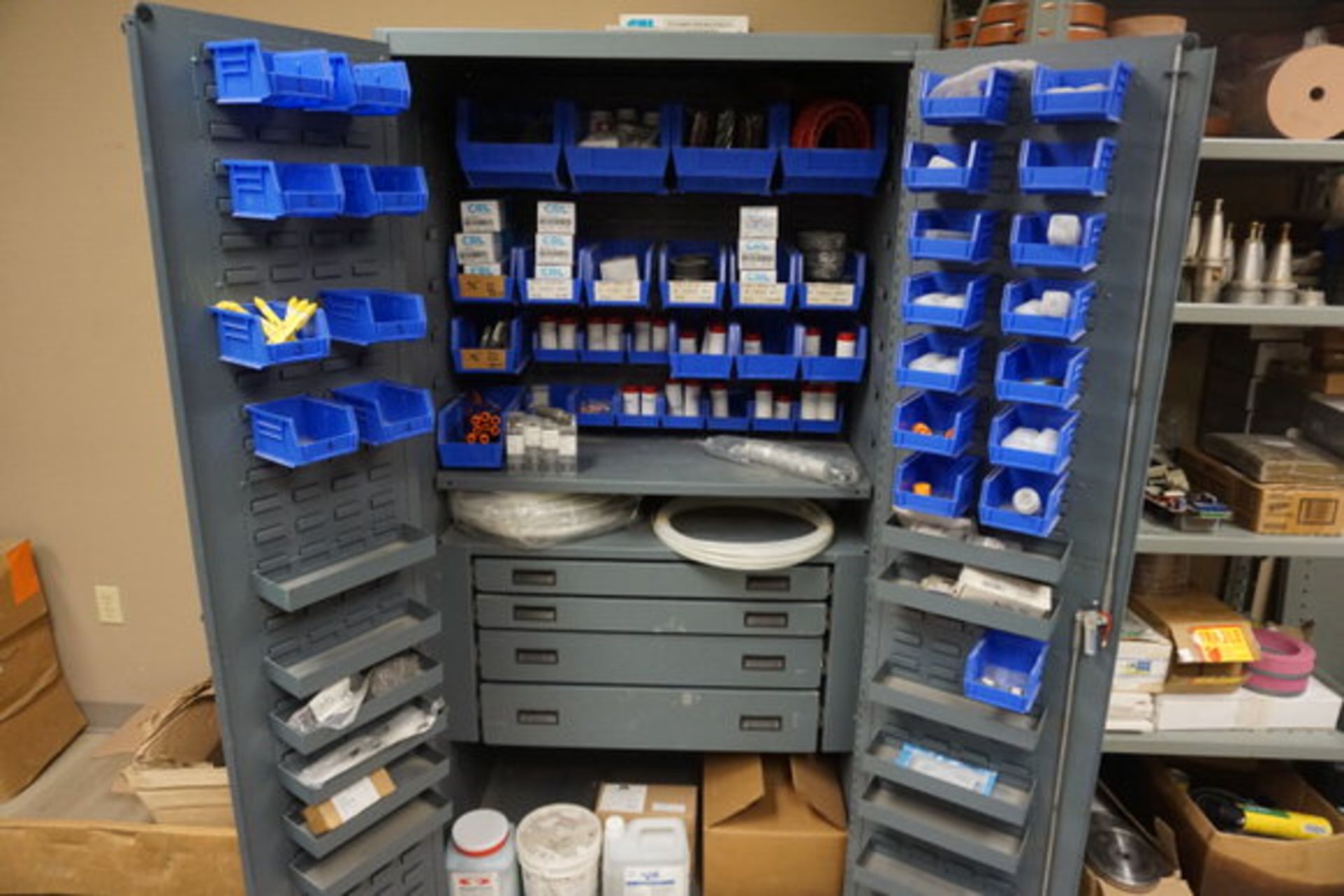 DURHAM STORAGE CABINET W/ CONT: CUTTING TOOLS, TOOL SPINDLES & HOLDERS, SANDING BELTS, TOOLS MISC - Image 17 of 17