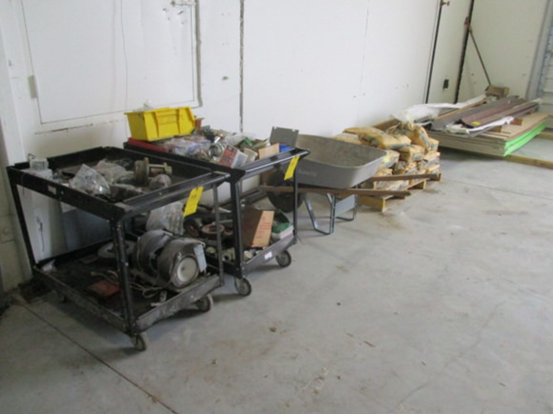 (2) UTILITY CARTS W/ CONT
