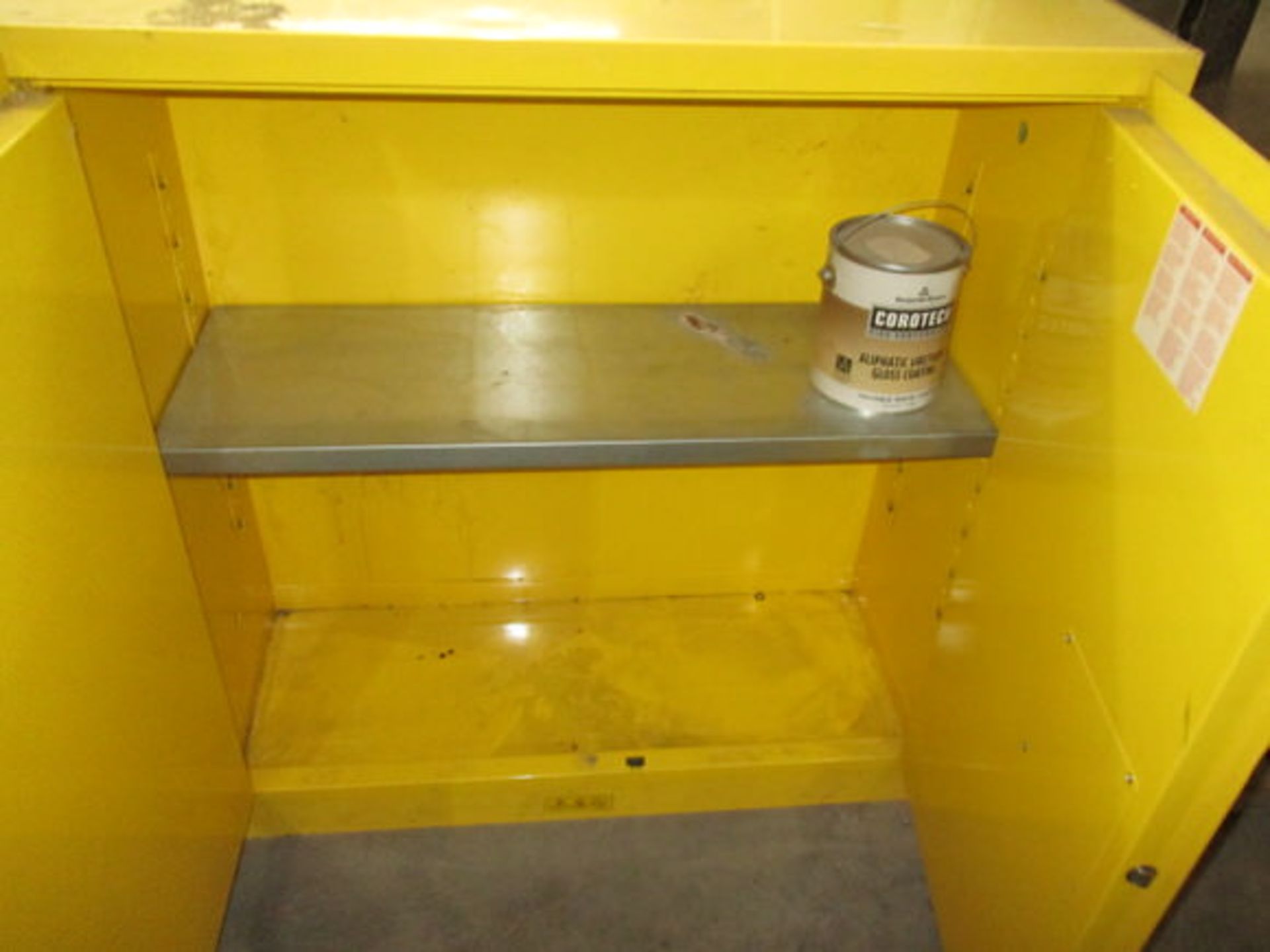 U LINE FLAMMABLE LIQUID STORAGE CABINET - Image 3 of 3