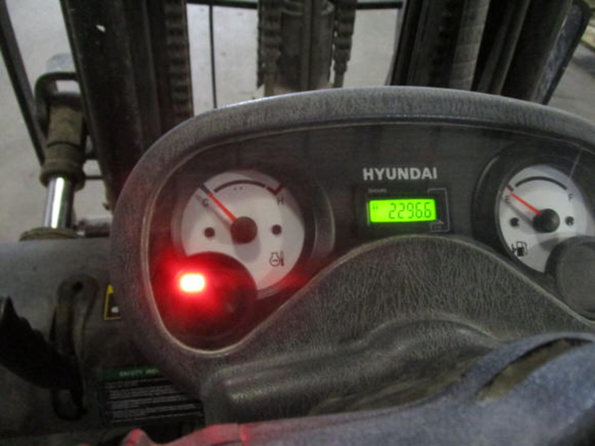 HYUNDAI 35L-7A FORKLIFT, 6,900 LB CAP, LP GAS, SIDE SHIFT, 2,290 HOURS SHOWN - Image 13 of 15