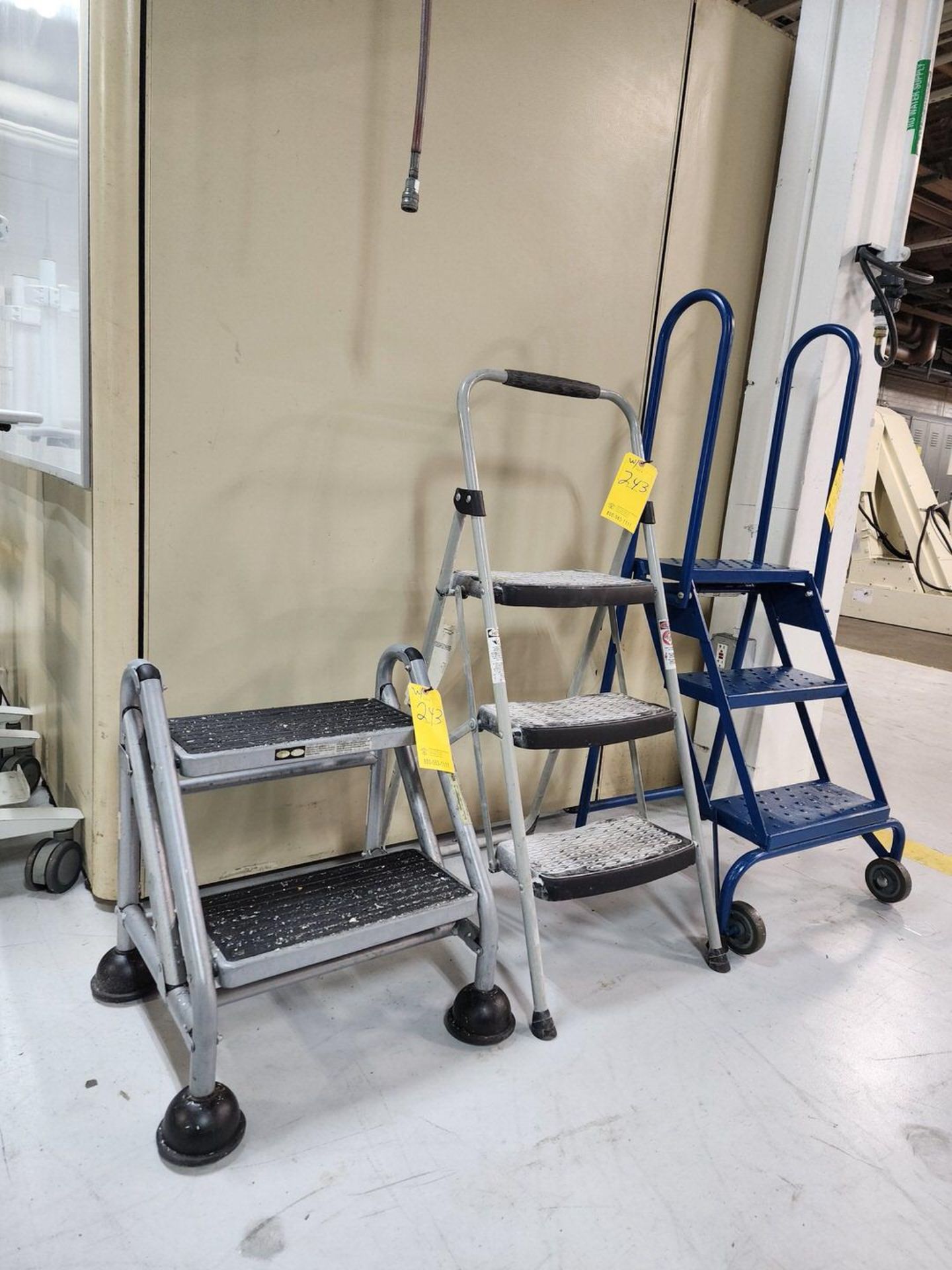 (3) Assorted Rolling Step Ladders - Bild 3 aus 3