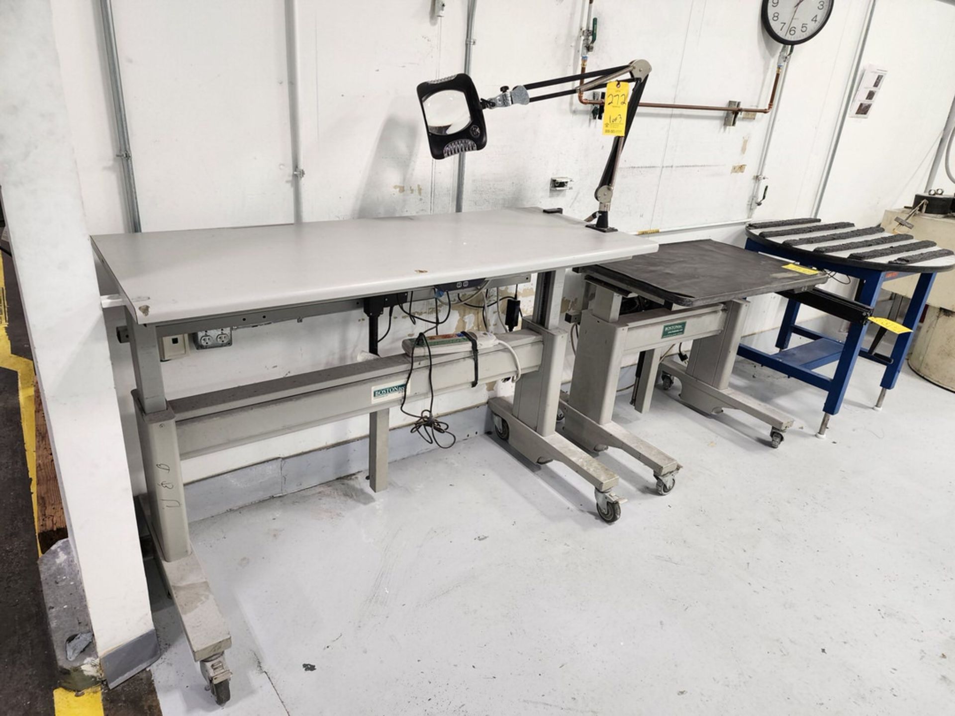 (1) Manual Lift Table W/ (2) Ele Work Stations - Image 4 of 11