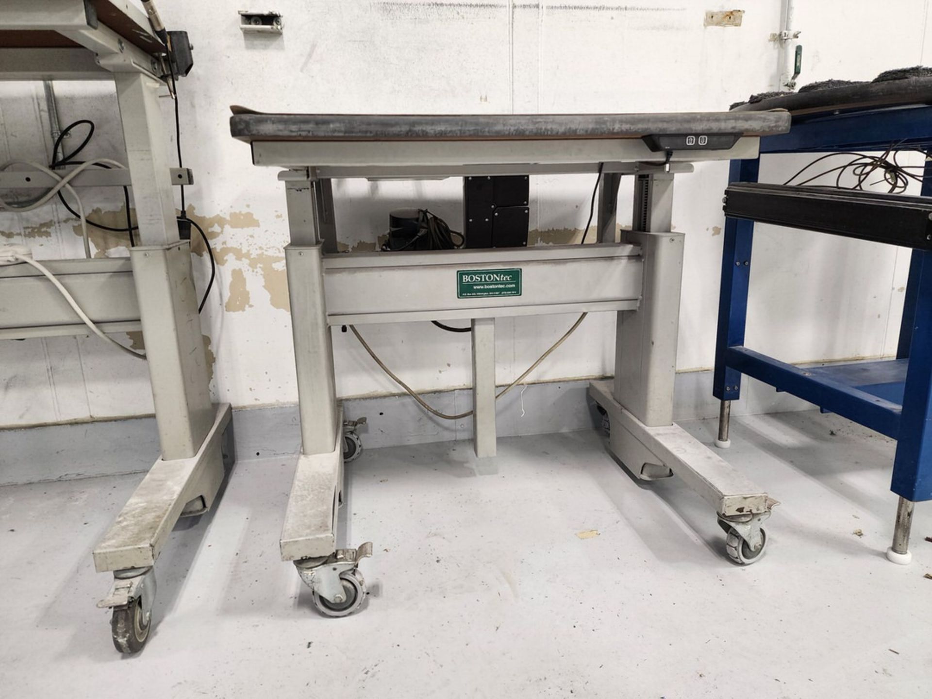 (1) Manual Lift Table W/ (2) Ele Work Stations - Image 6 of 11