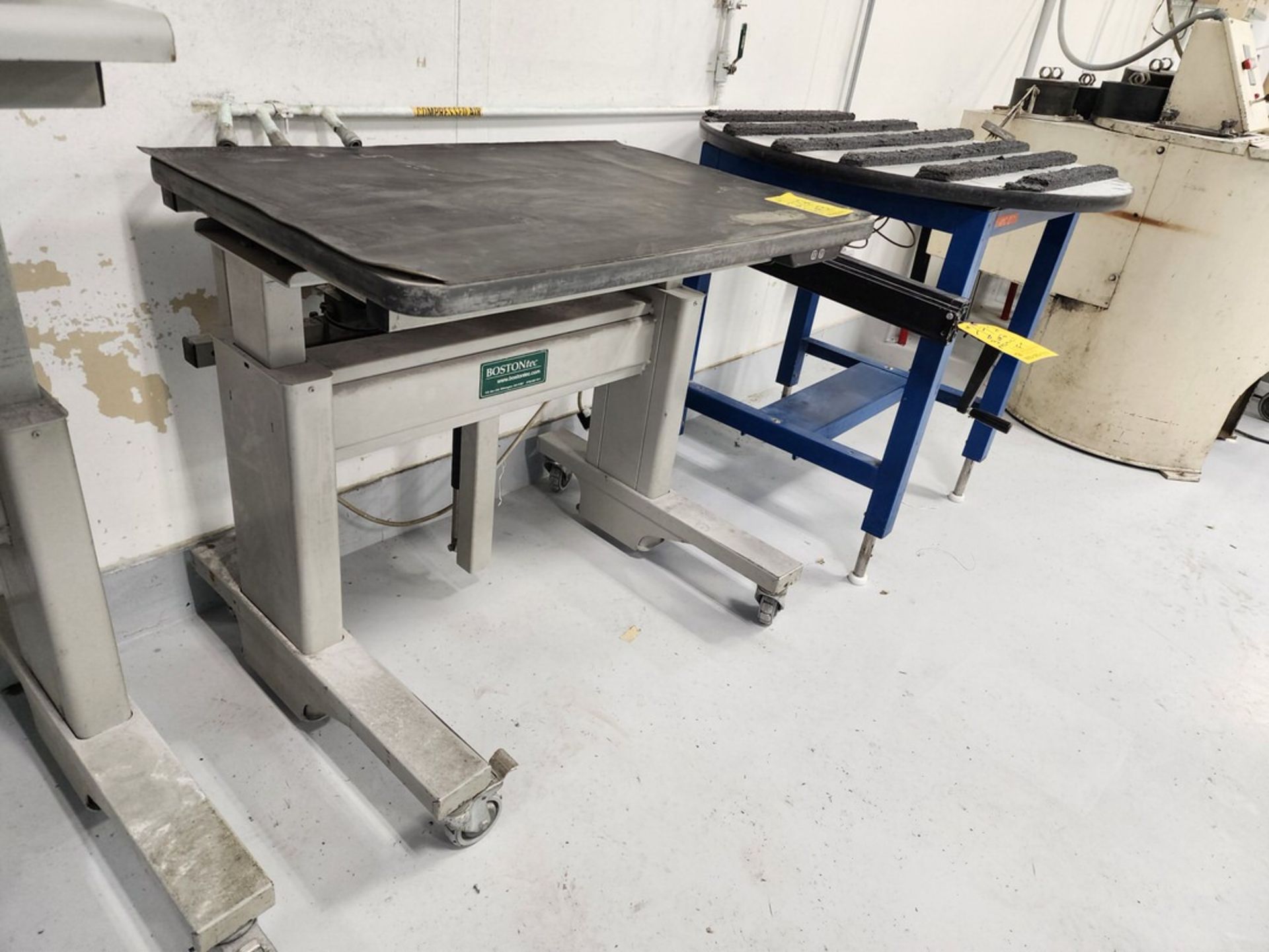(1) Manual Lift Table W/ (2) Ele Work Stations - Image 7 of 11
