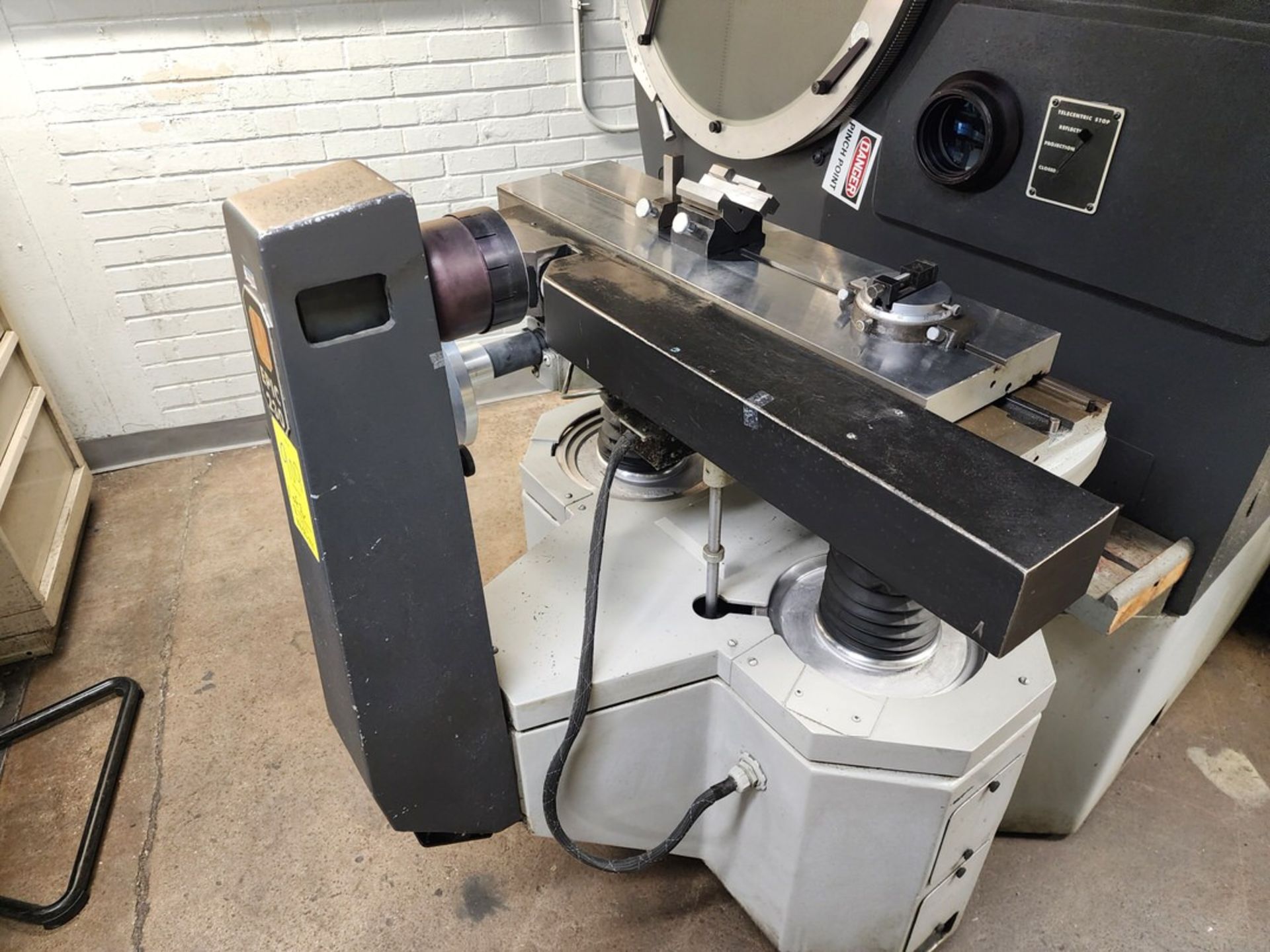 J&L Comparator W/ Tooling - Image 4 of 14