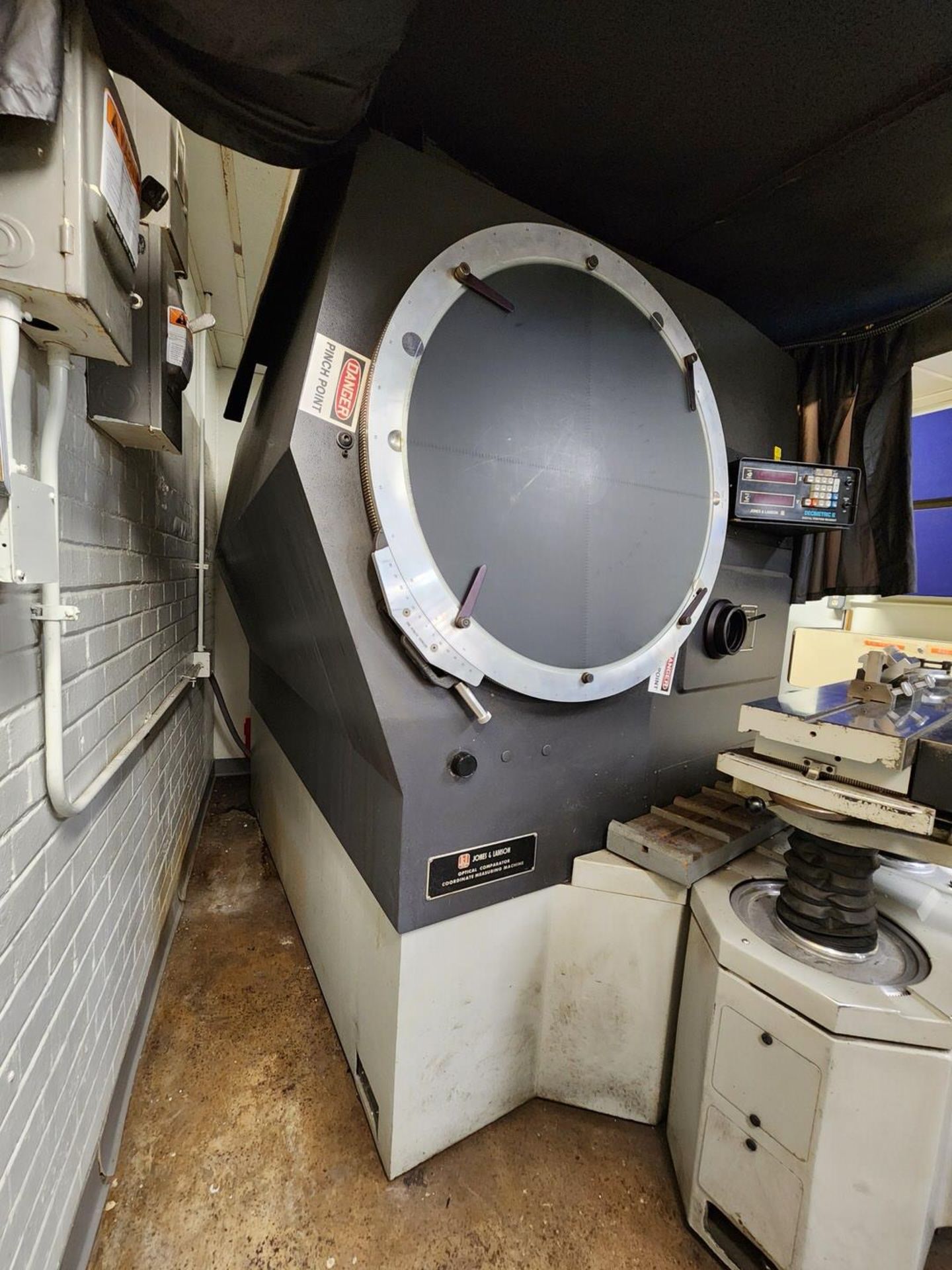 J&L Comparator W/ Tooling - Image 9 of 14