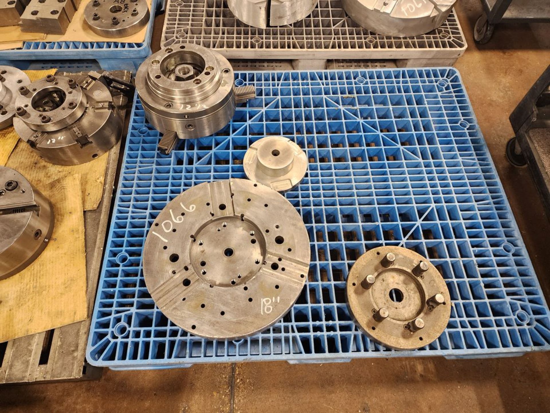 12-1/2" 3-Jaw Chuck W/ 18" 3-Jaw Plate - Bild 3 aus 5