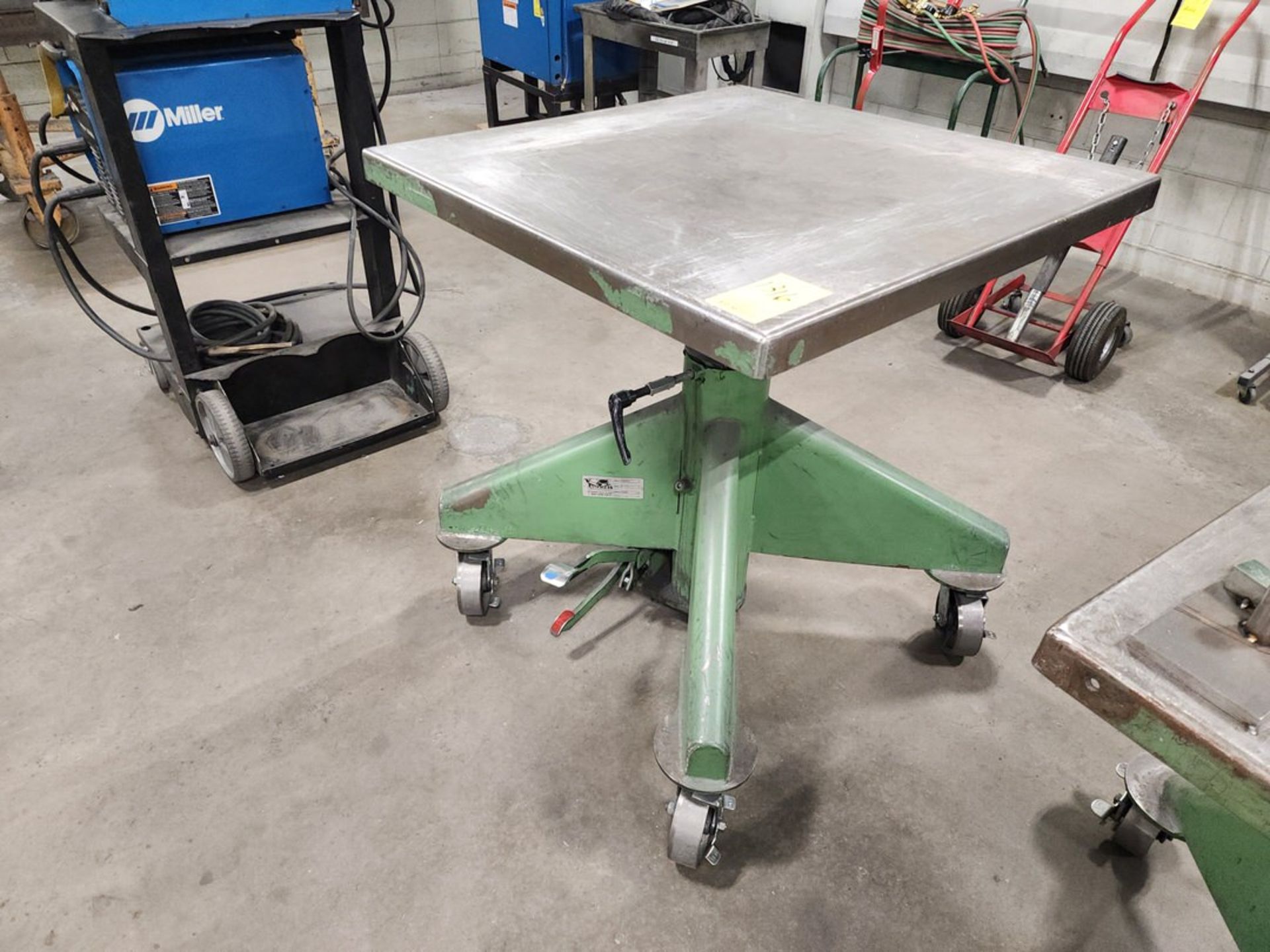 Rolling Lift Table 2K Cap. - Image 4 of 4