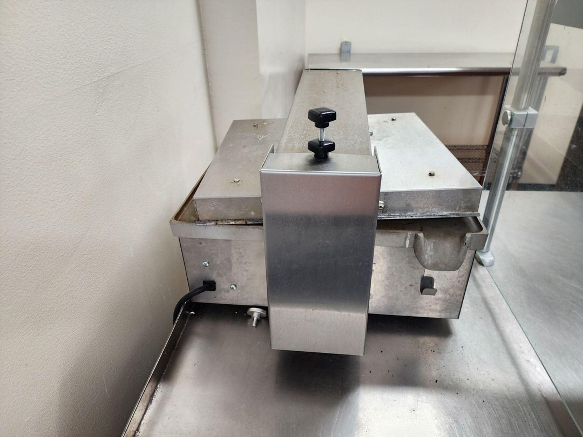 Vollrath TSA7012 Sandwich Press 120V, 1800W, 1PH, 60HZ - Image 5 of 6