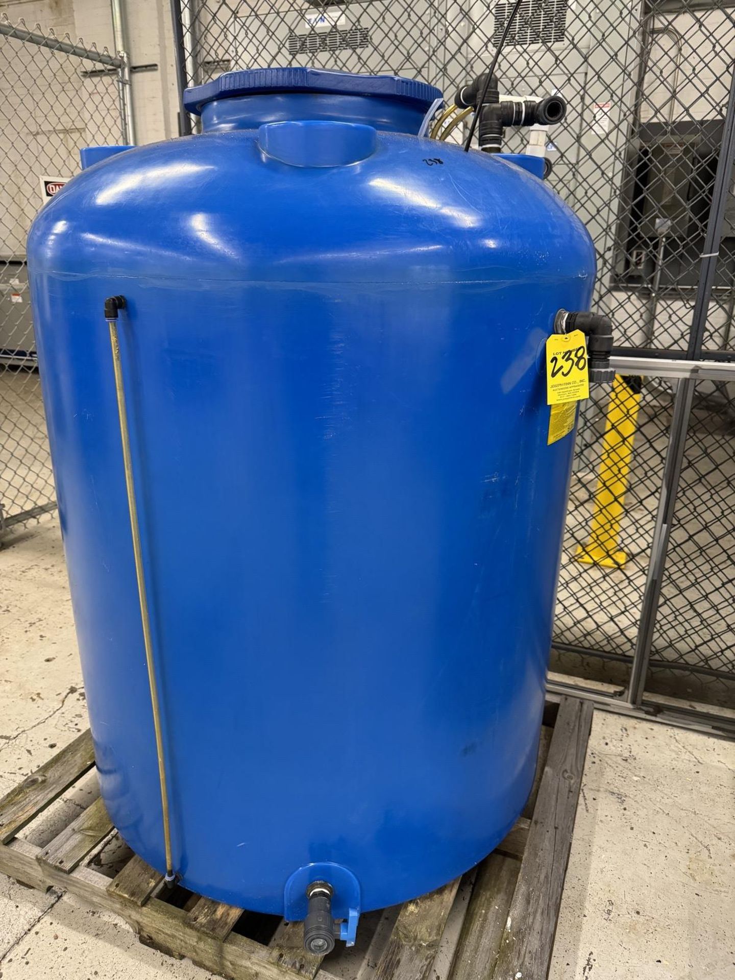 Blue Poly Storage Container 1,000 Liter, Valve Connector
