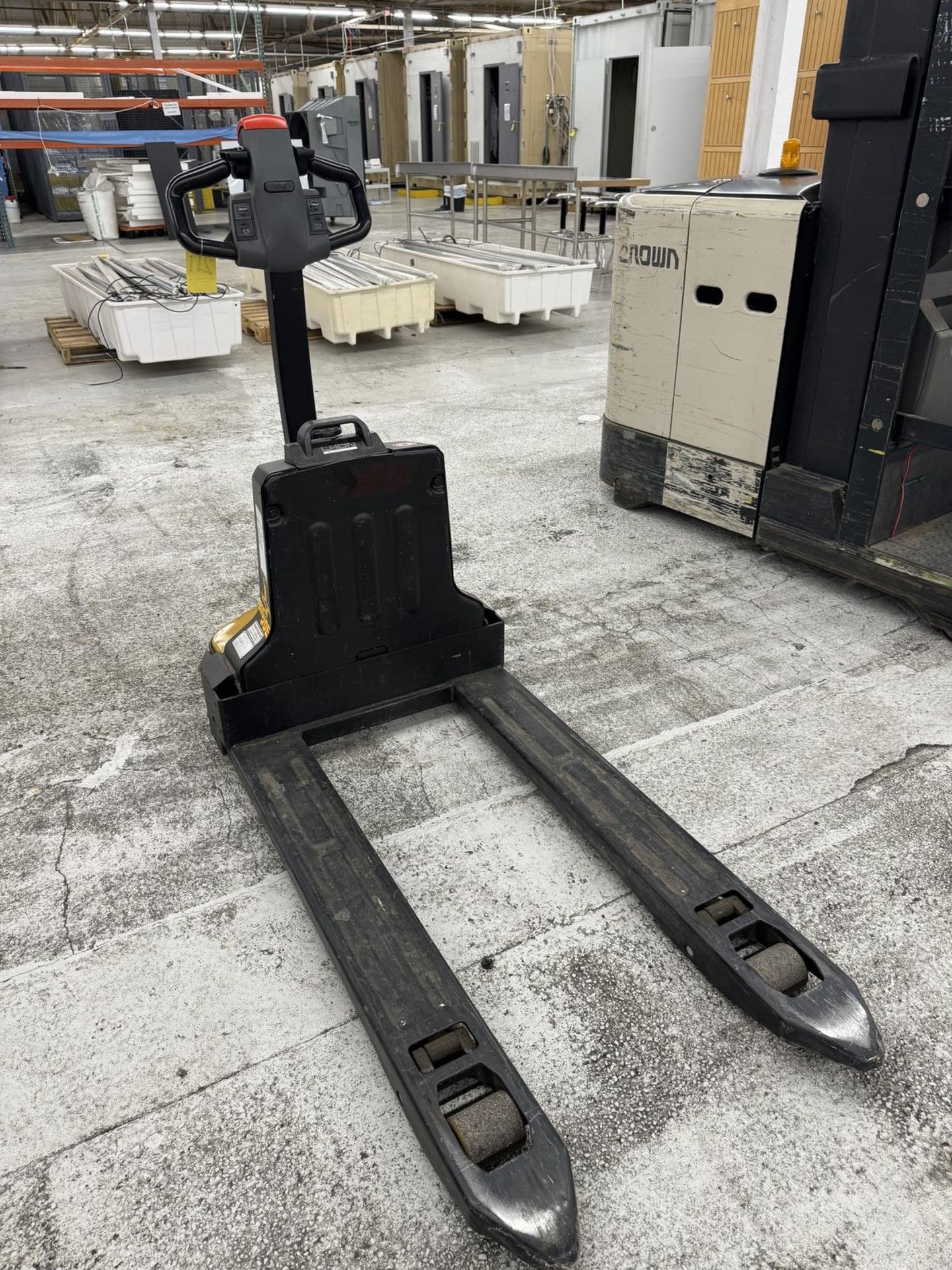 Big Joe LPT33 Electric Pallet Jack s/n 4291601819, 3,300 Lb. Capacity - Image 6 of 7