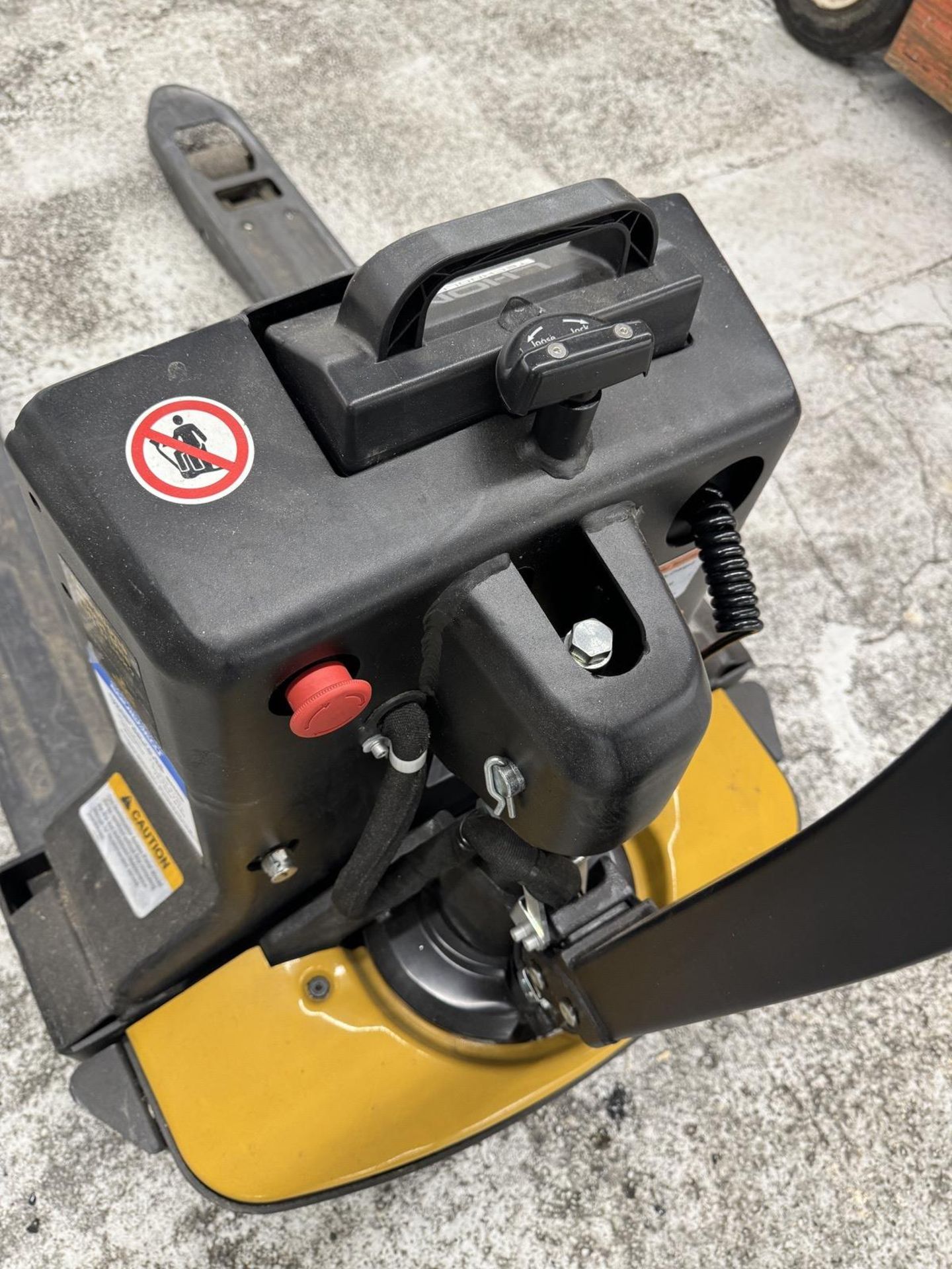 Big Joe LPT33 Electric Pallet Jack s/n 4291601819, 3,300 Lb. Capacity - Image 7 of 7