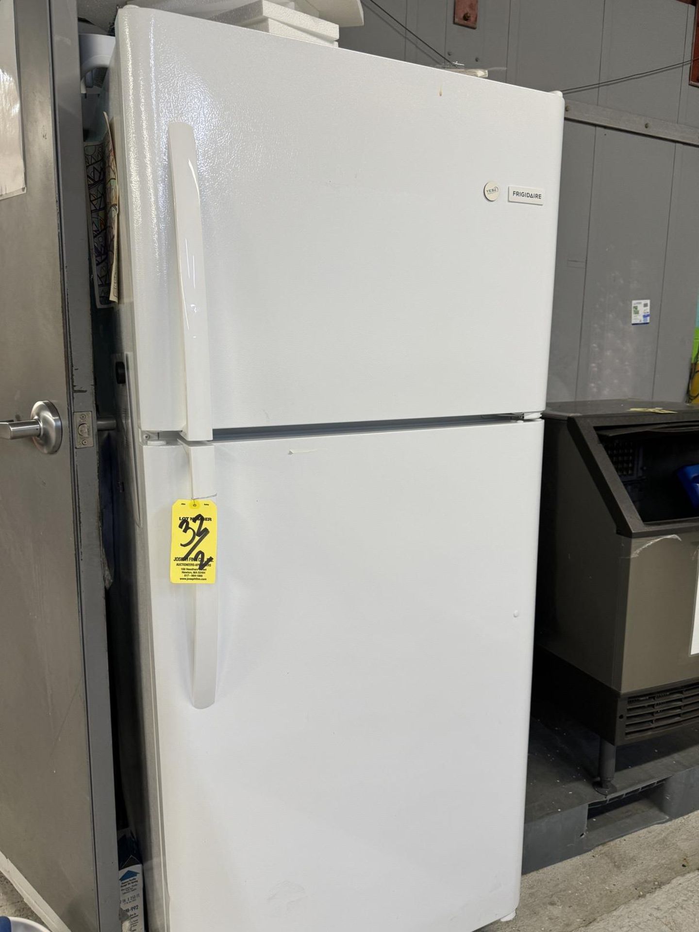 Lot Frigidaire FFTR2021TWO Refrigerator, Manitiwoc UDO190A-161B Commercial Ice Maker