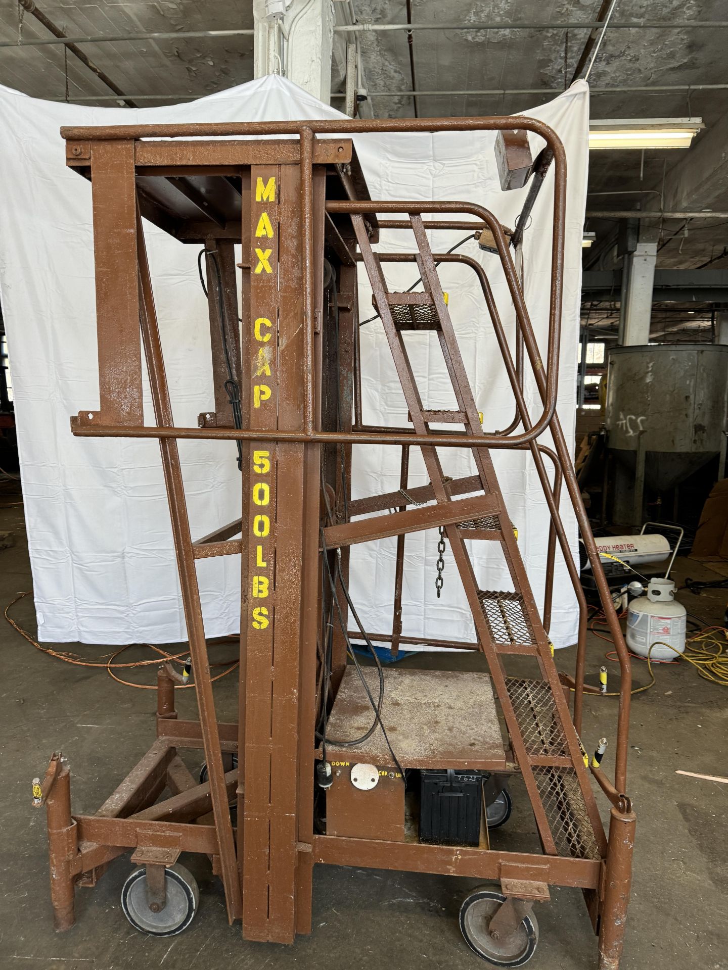 (1) Port. 6-Step Electric Man Lift, 5,500 Lb. Cap.