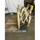 (1) Cascade Forklift Attachment, S/N 35E-0B-016-P-00041, 3,500 Lb. Cap.