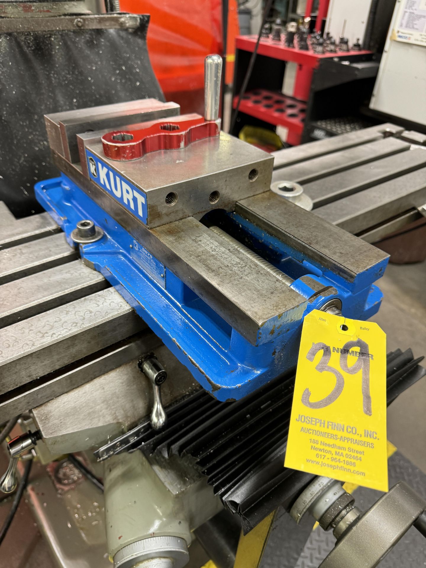 (1) Kurt D675 6" Vise