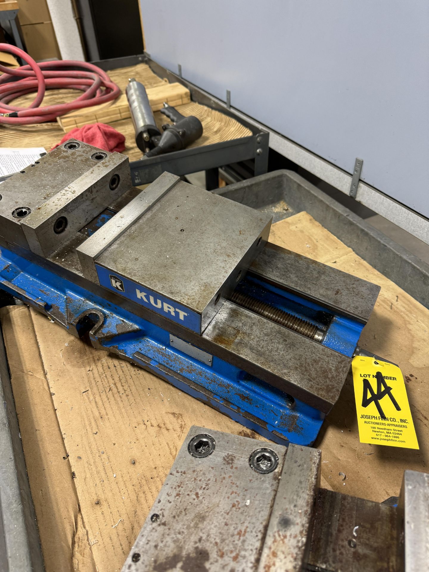 (1) Kurt 8" Machine Vise