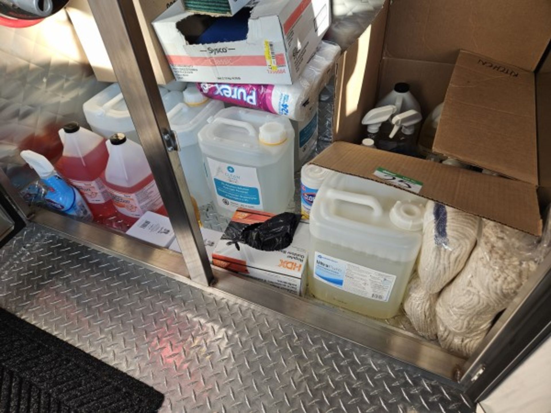 LOT OF ASSORTED CLEANING SUPPLIES AND SANITIZING PRODUCT See terms in full description.
