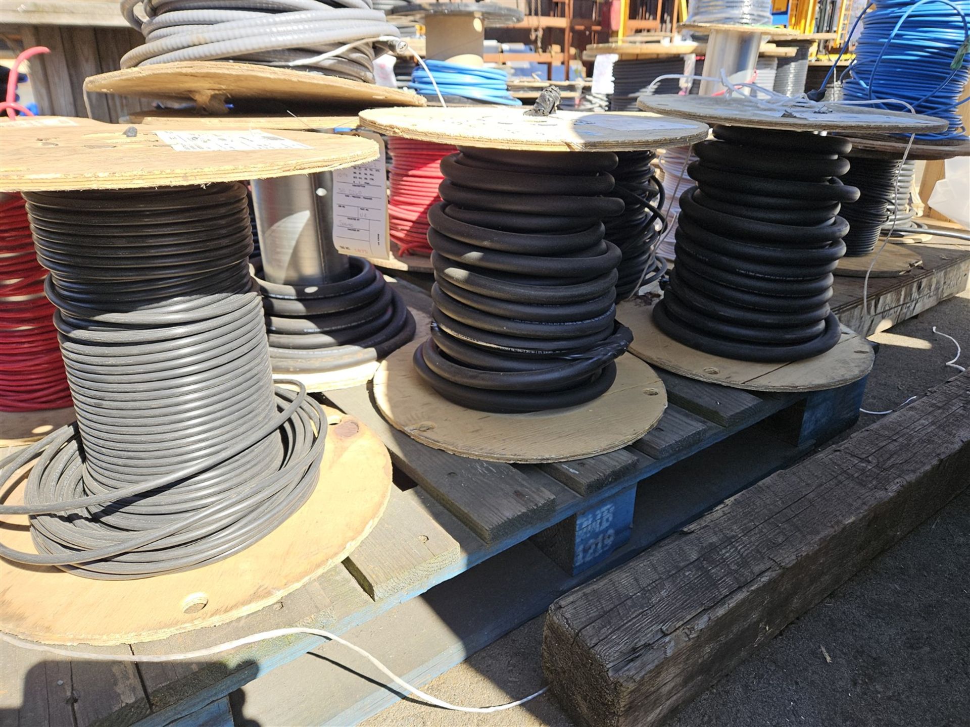 PALLET OF 10 REELS OF ASSORTED ELECTRICAL WIRE - COPPER - Bild 4 aus 17