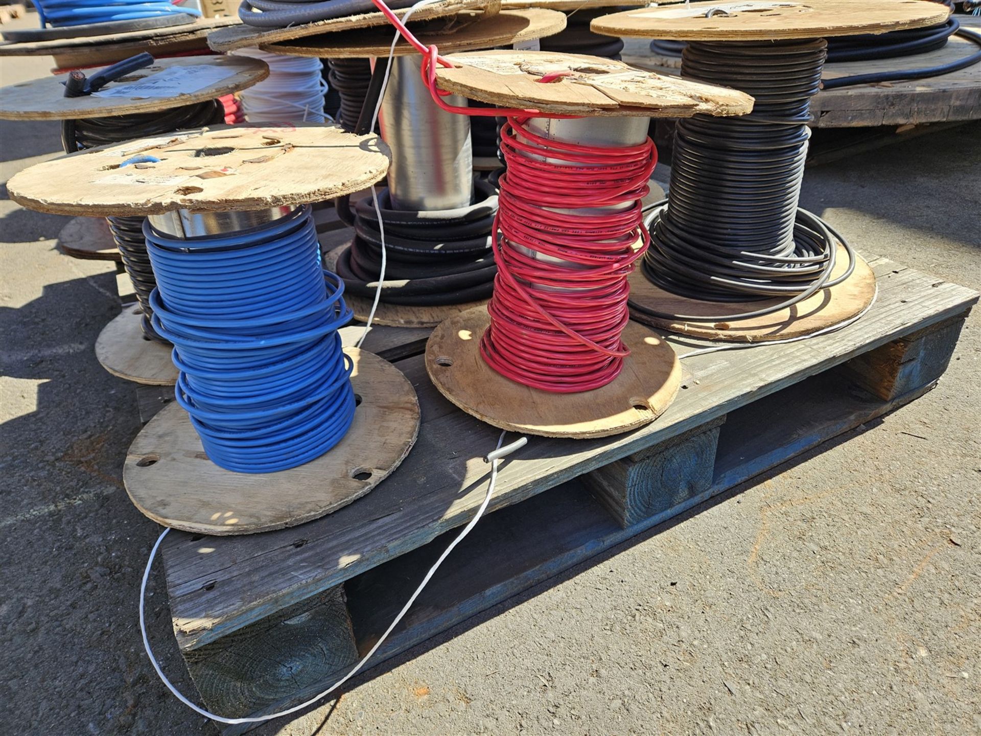 PALLET OF 10 REELS OF ASSORTED ELECTRICAL WIRE - COPPER - Bild 3 aus 17