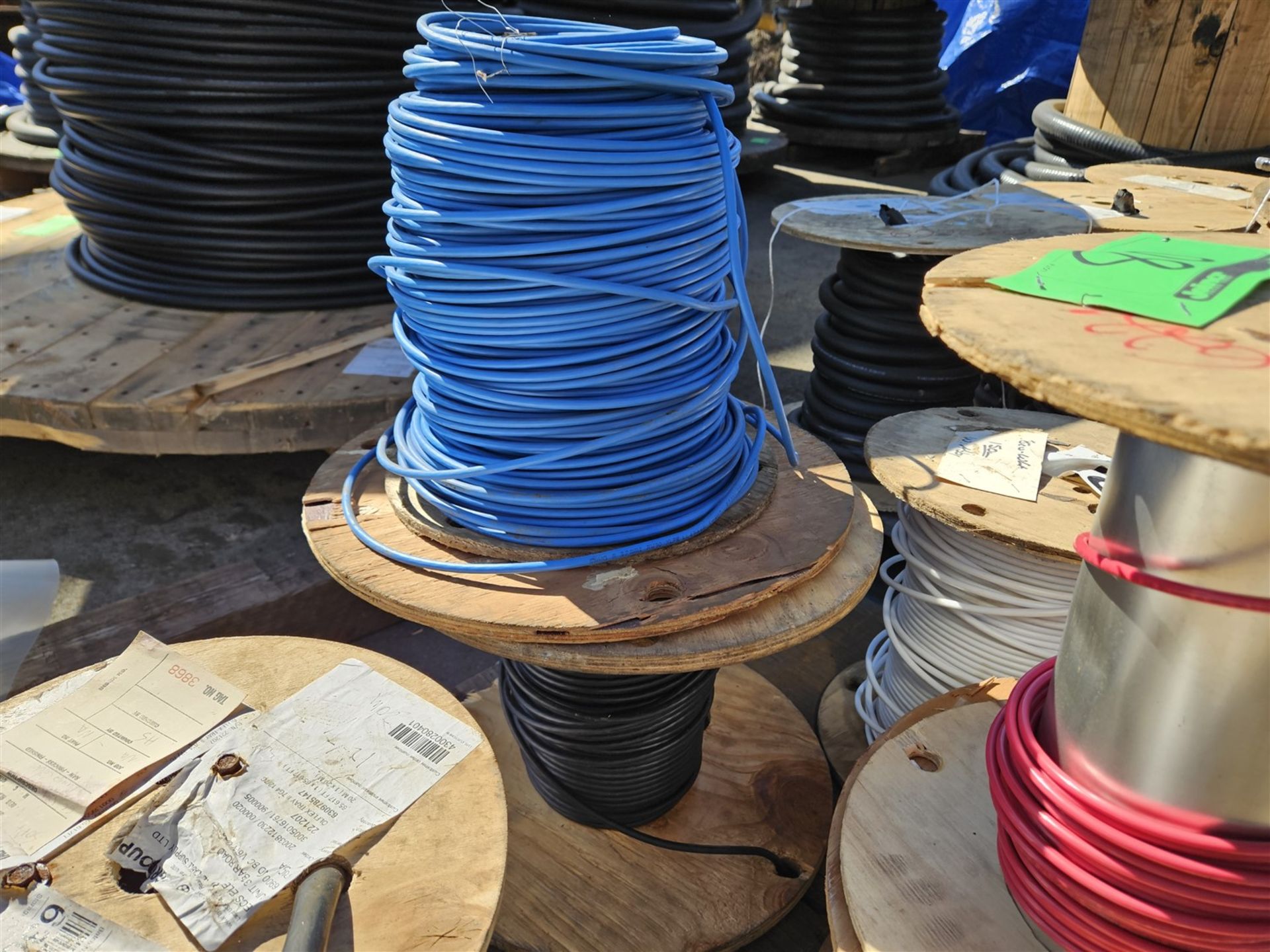 PALLET OF 7 REELS OF ASSORTED ELECTRICAL WIRE - COPPER - Image 4 of 5