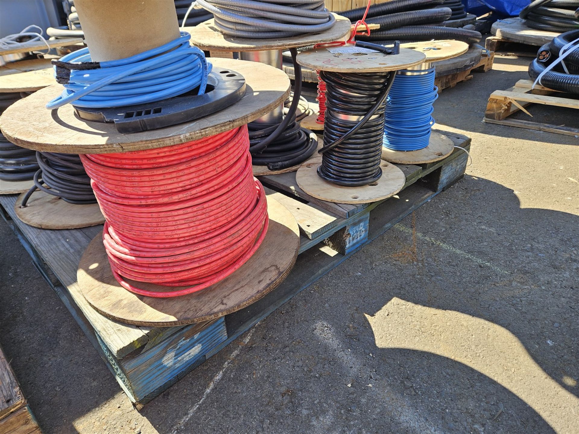 PALLET OF 10 REELS OF ASSORTED ELECTRICAL WIRE - COPPER - Bild 2 aus 17