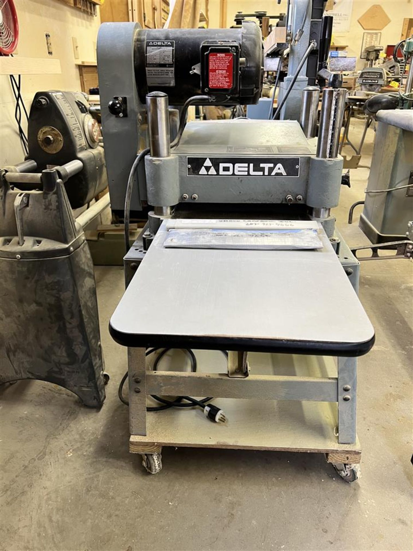 1990 INVICTA DELTA MODEL 22-660 PLANER, 2HP, 1PH, 230V, S/N: 4738 W/ SHOP BUILT DOLLY - Bild 2 aus 3