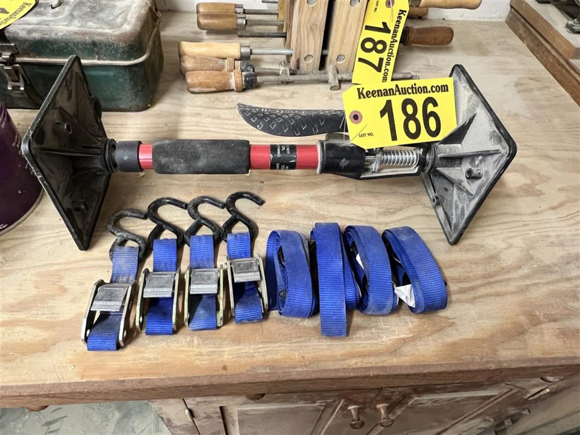 LOT: CLAMP & (4) 300LB. STRAPS