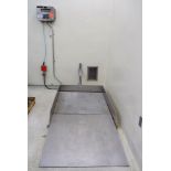 Mettler Toledo 1000 lb x 0.2 lb Digital Warehouse Floor Scale