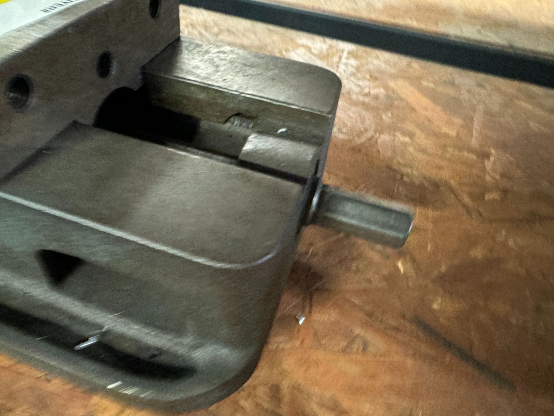 Kurt D675 Machine Vise - Image 2 of 3