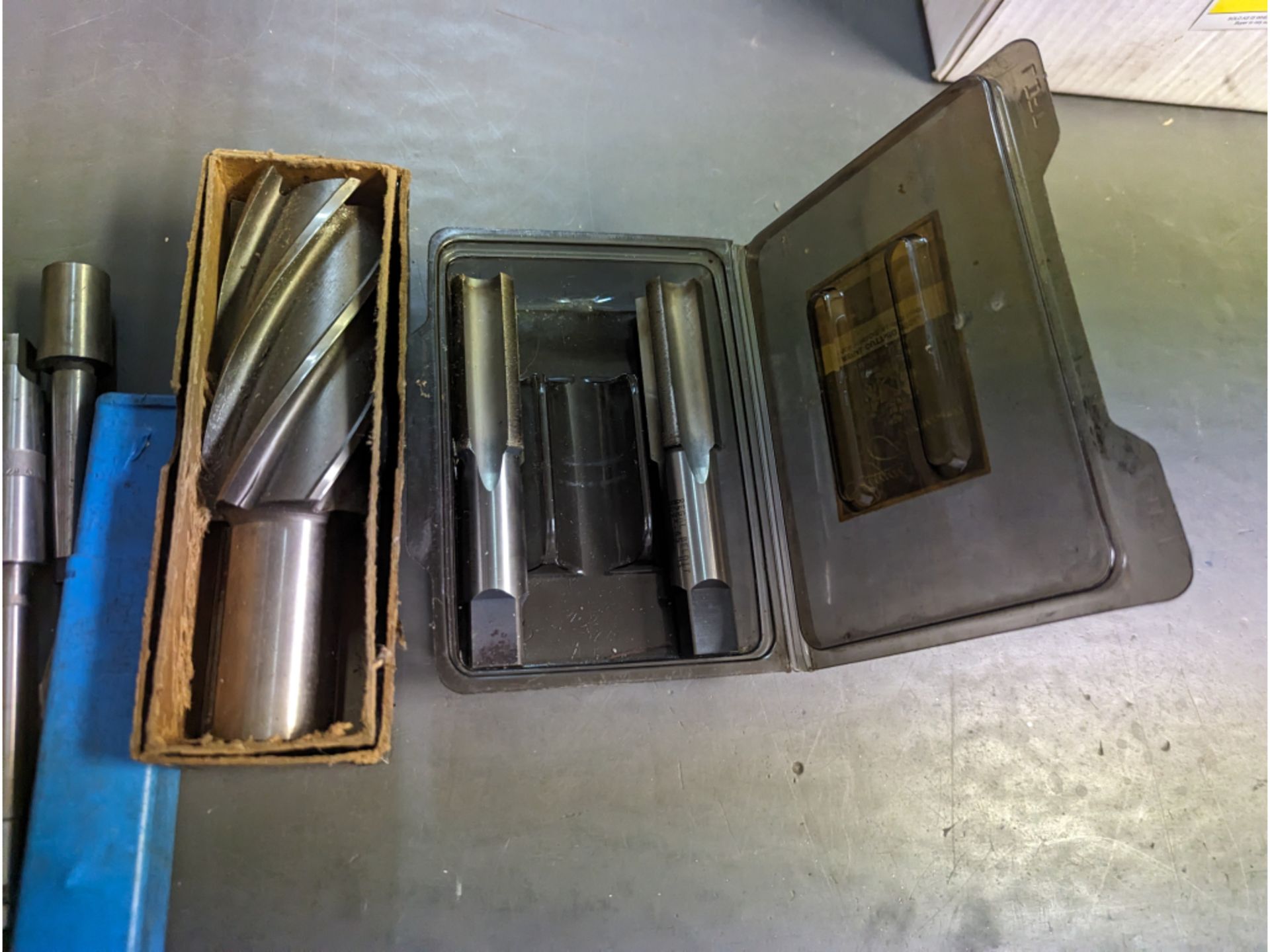 Large End Mill Bits & Tapper Sleeve - Image 2 of 3