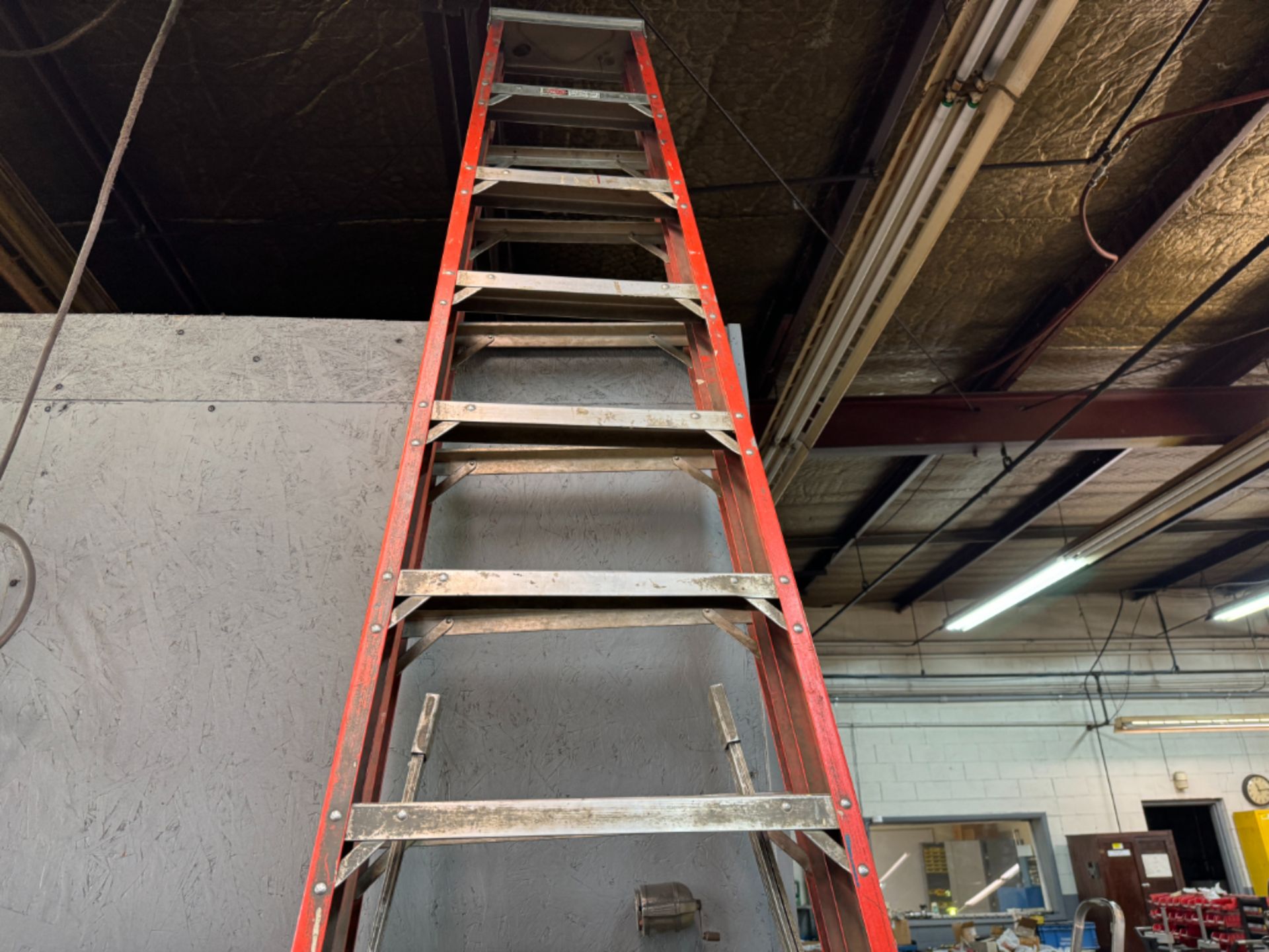 Werner 12' Fiberglass Ladder - Image 5 of 6