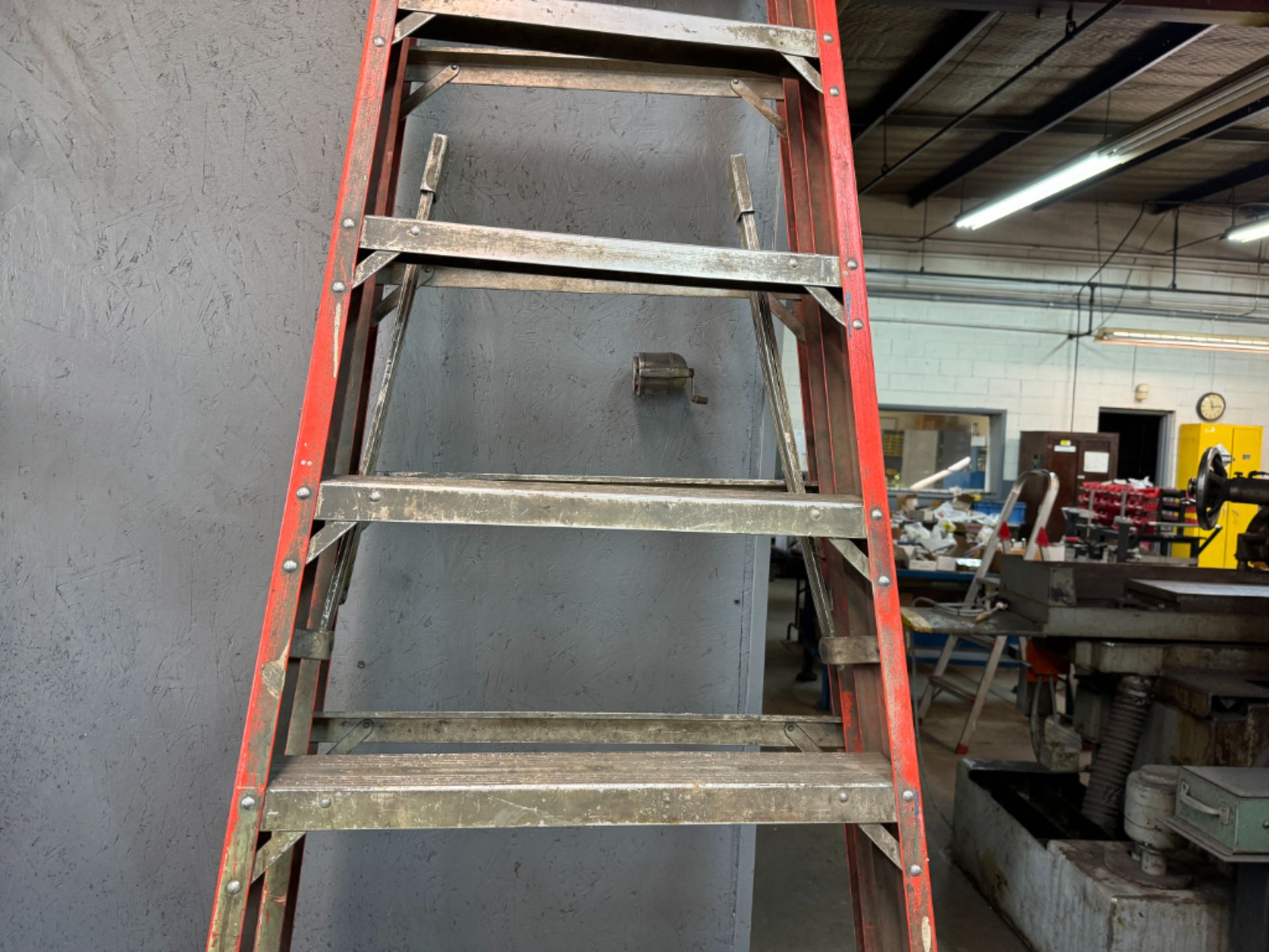 Werner 12' Fiberglass Ladder - Image 4 of 6
