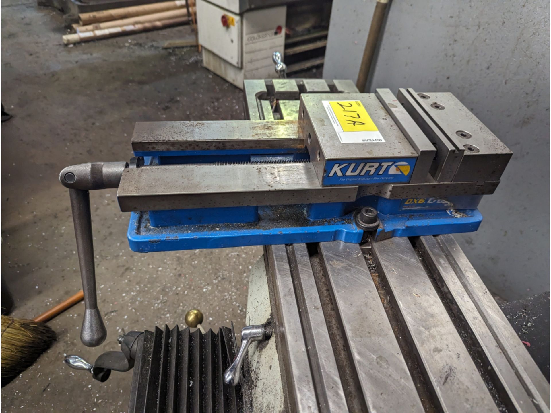 Kurt DX6 Crossover Vise - Image 2 of 2