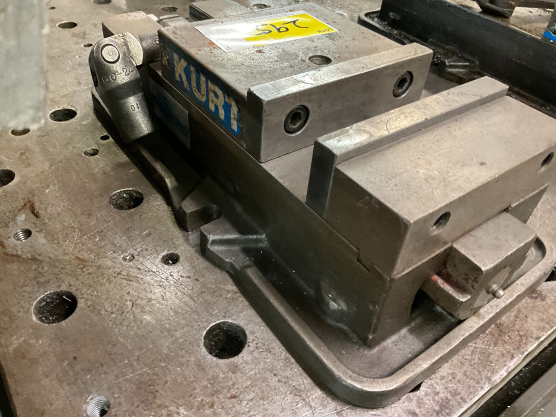 Kurt D675 Machine Vise - Image 2 of 4