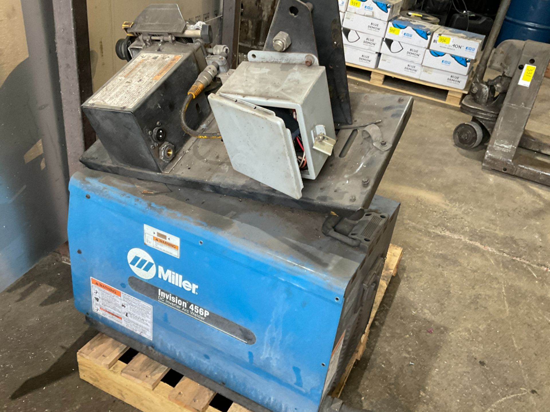 Miller Invision 456P Welder with wire feeder - Image 3 of 3