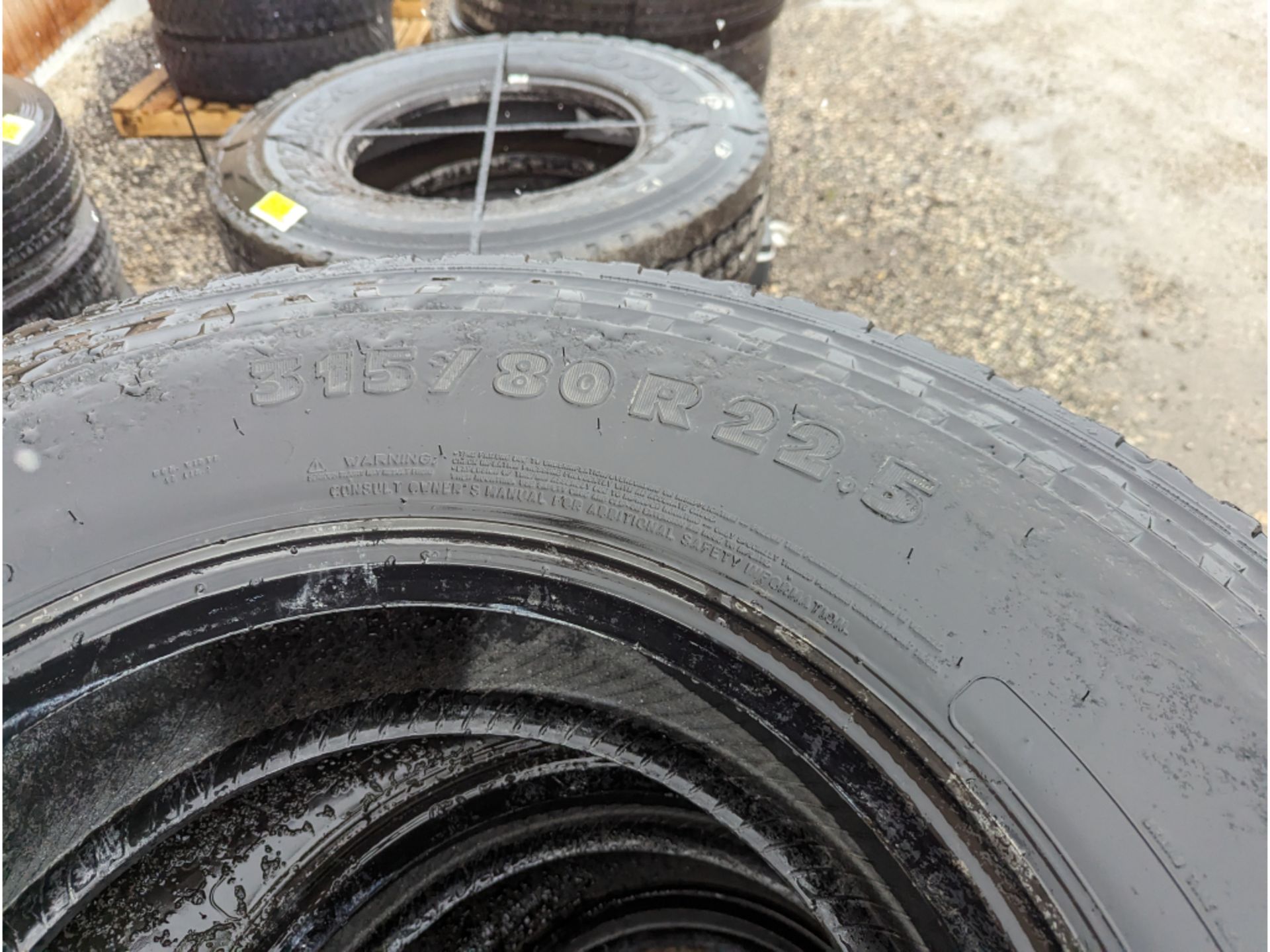 4 Michelin XZUS 2 315/80R22.5 commercial truck tires USED Virgin Tread Surplus Take Off - Image 4 of 5