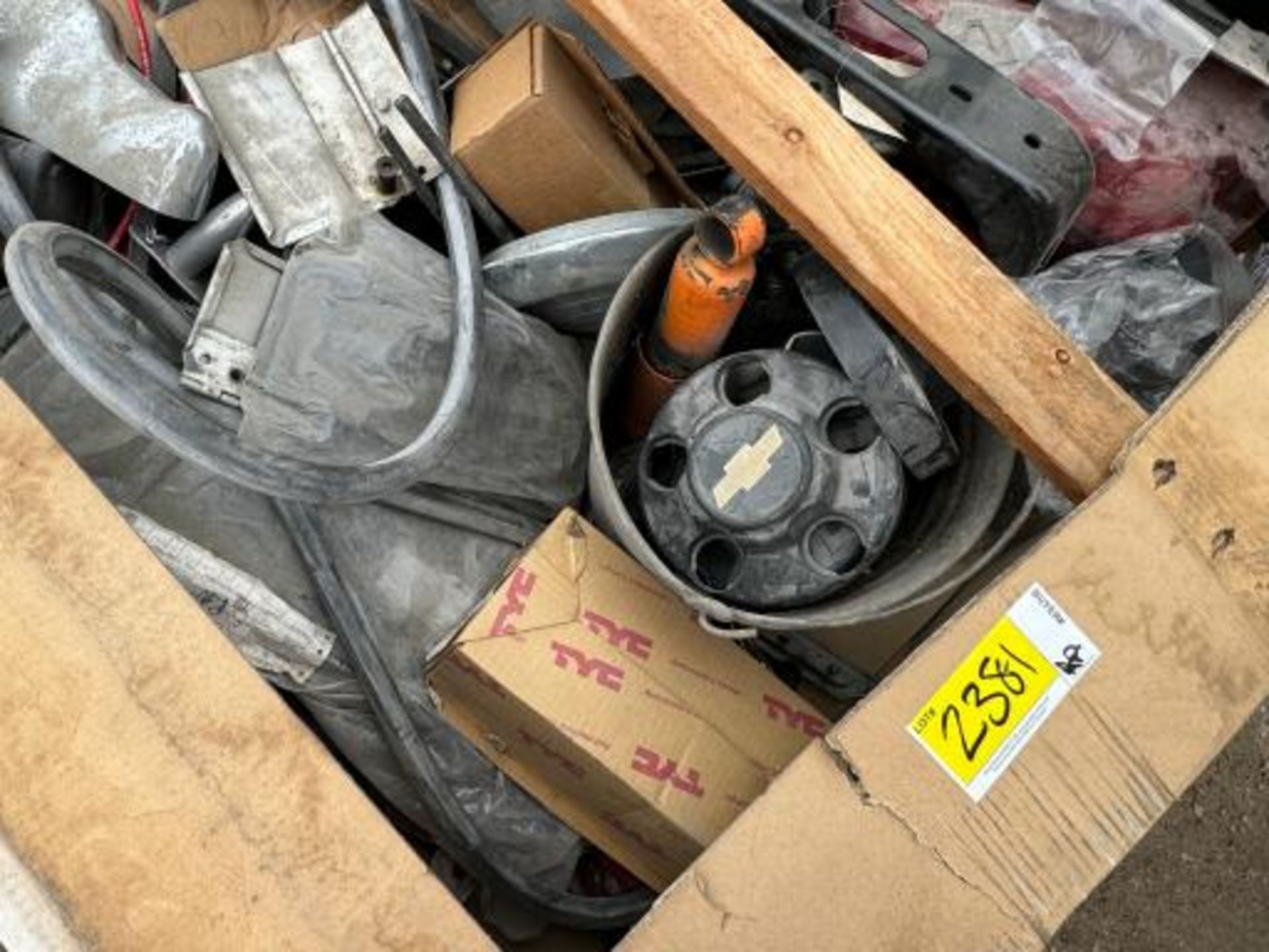 Assorted Truck Parts- Lights, Hub Covers & Miscellaneous. - Image 4 of 5