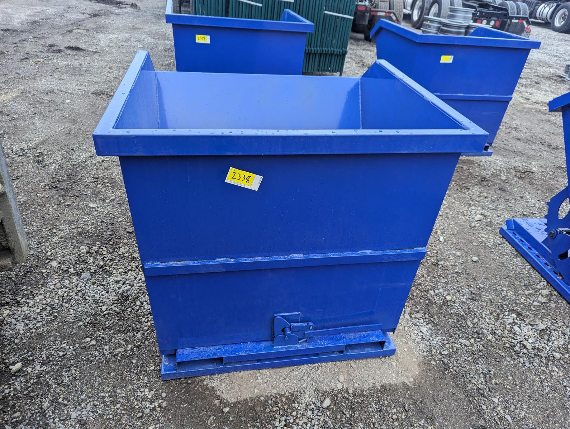 1 Cubic Yard Tip Dumpster - Image 3 of 3