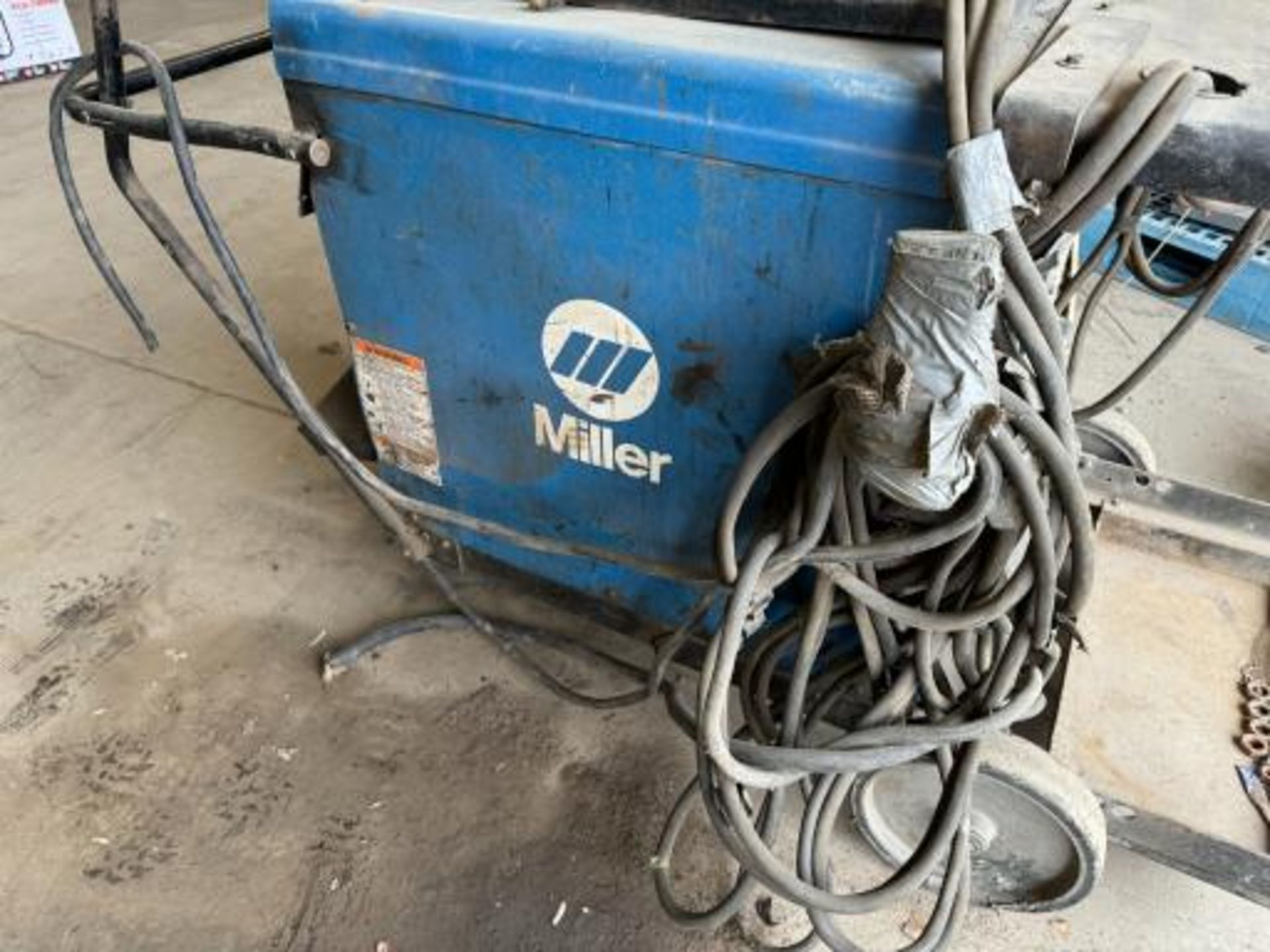 Miller Deltaweld 302 Welder w/ wirefeeder - Image 2 of 10