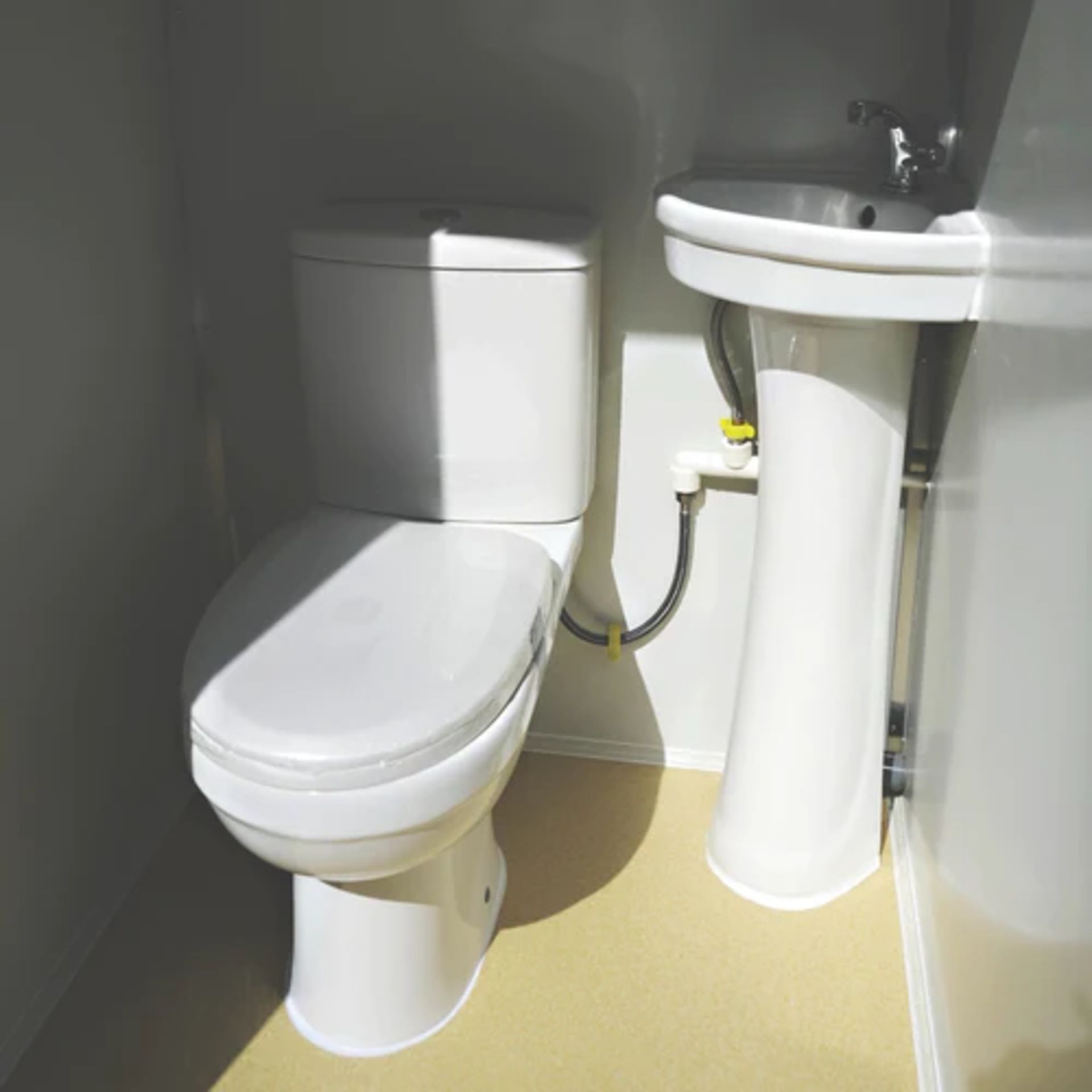 Bastone Mobile Double Toilet w/ Sink - Image 7 of 9