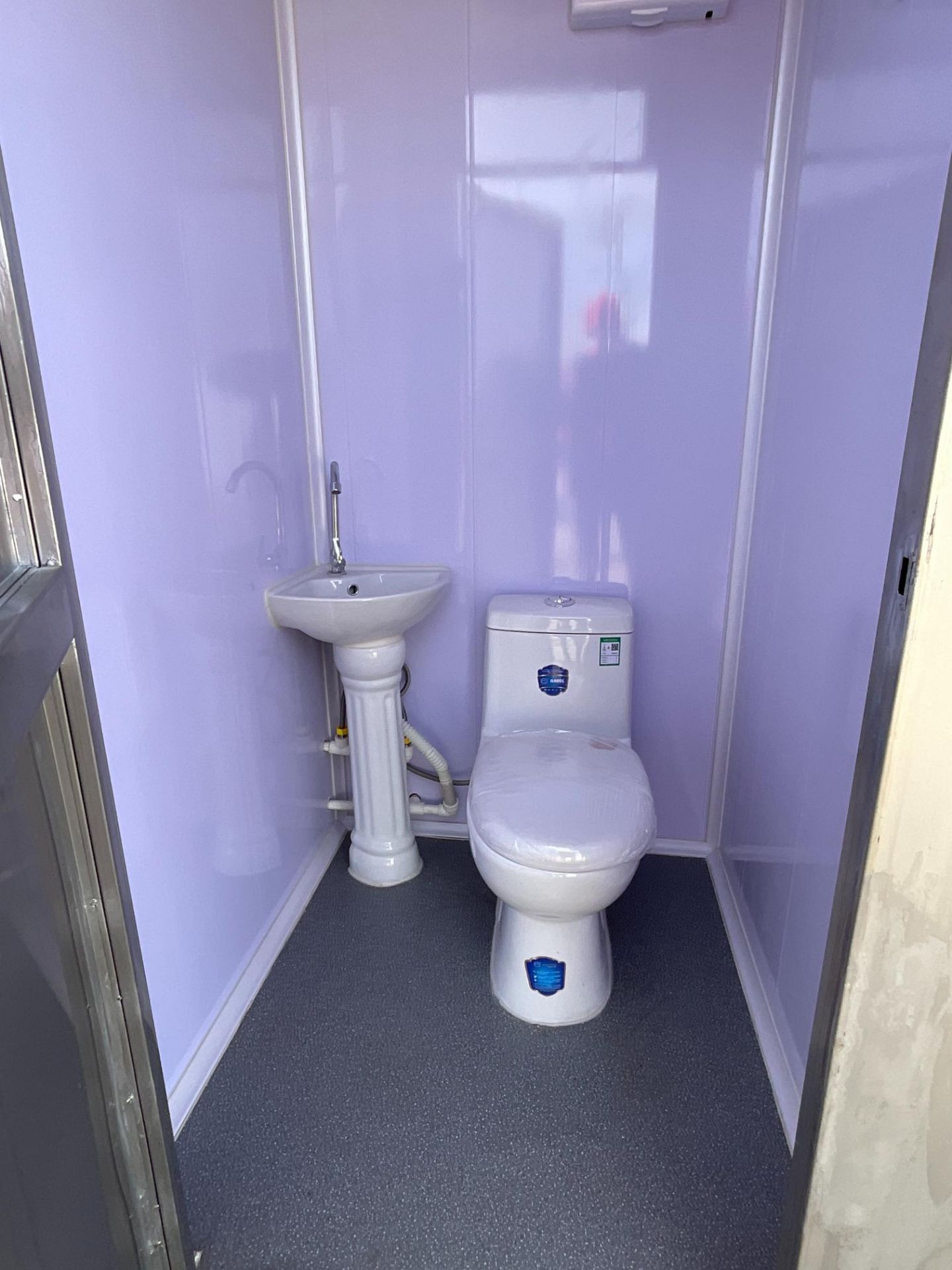 Double Stall Portable Toilet - Image 4 of 5