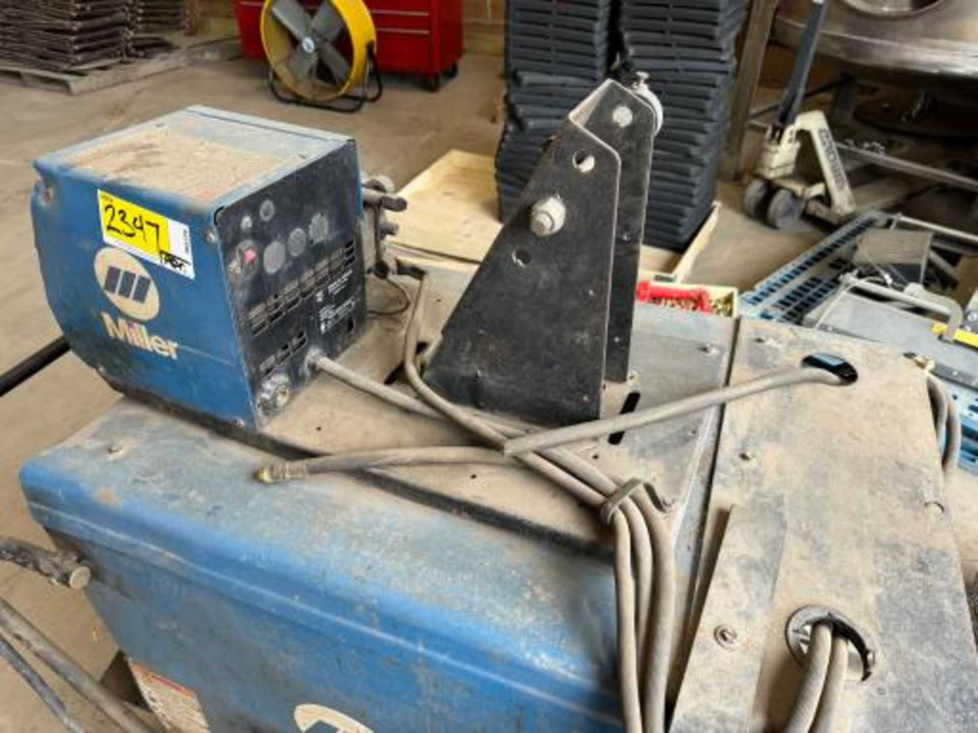 Miller Deltaweld 302 Welder w/ wirefeeder - Image 3 of 10