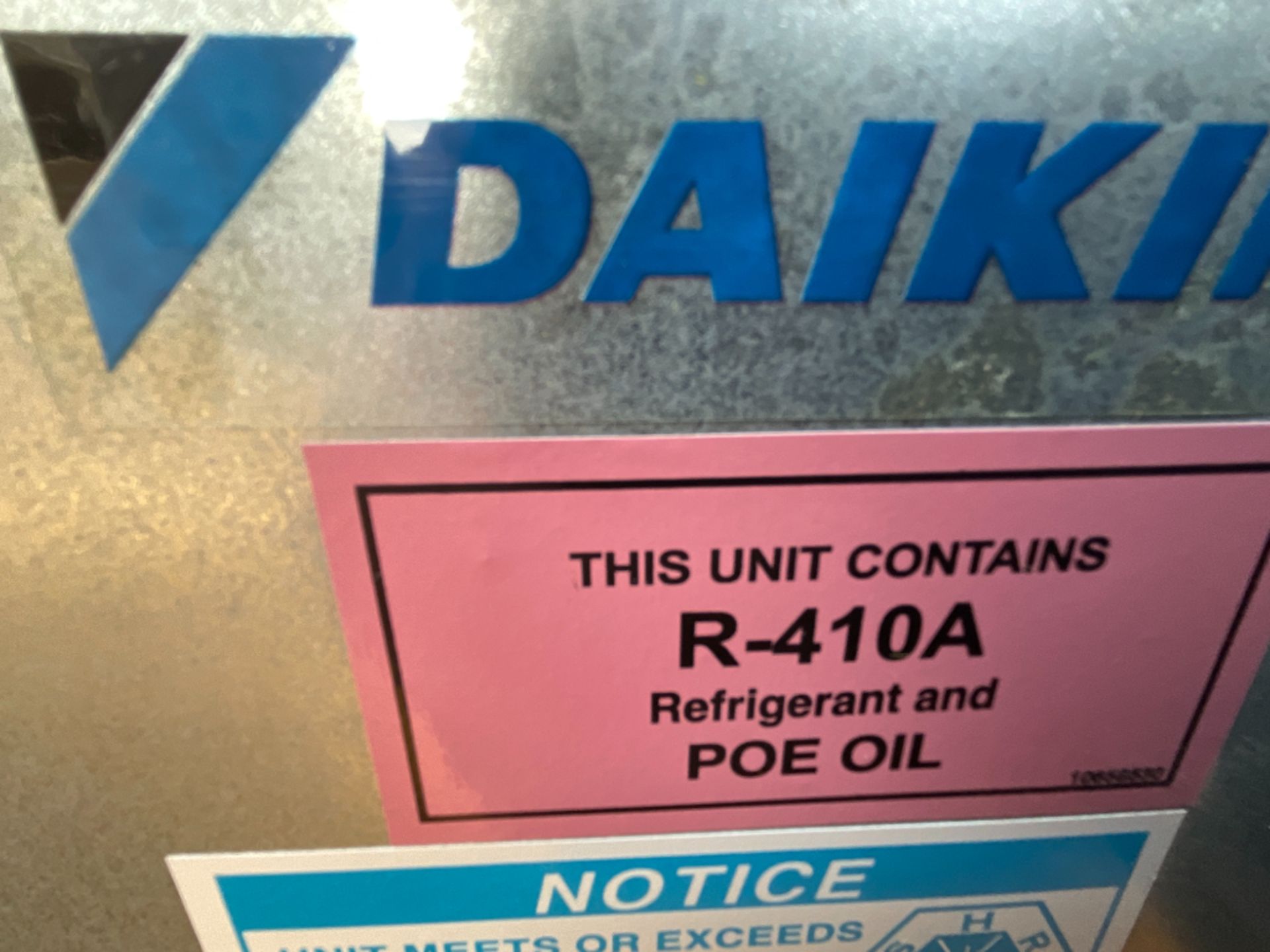 Daikon Horizantal Heat Pump R410A*Dent - Image 4 of 18