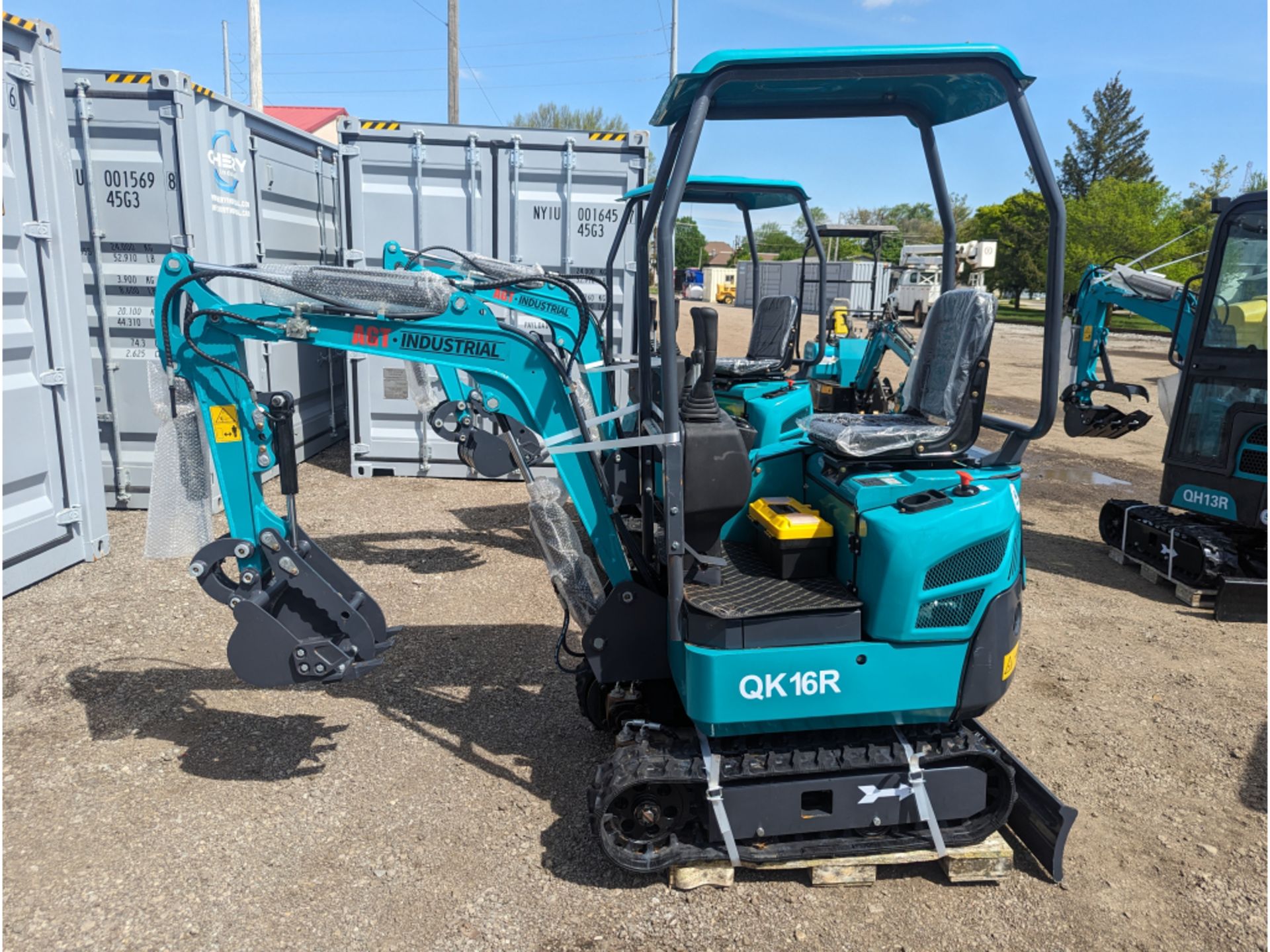 AGT QK16R Mini Excavator