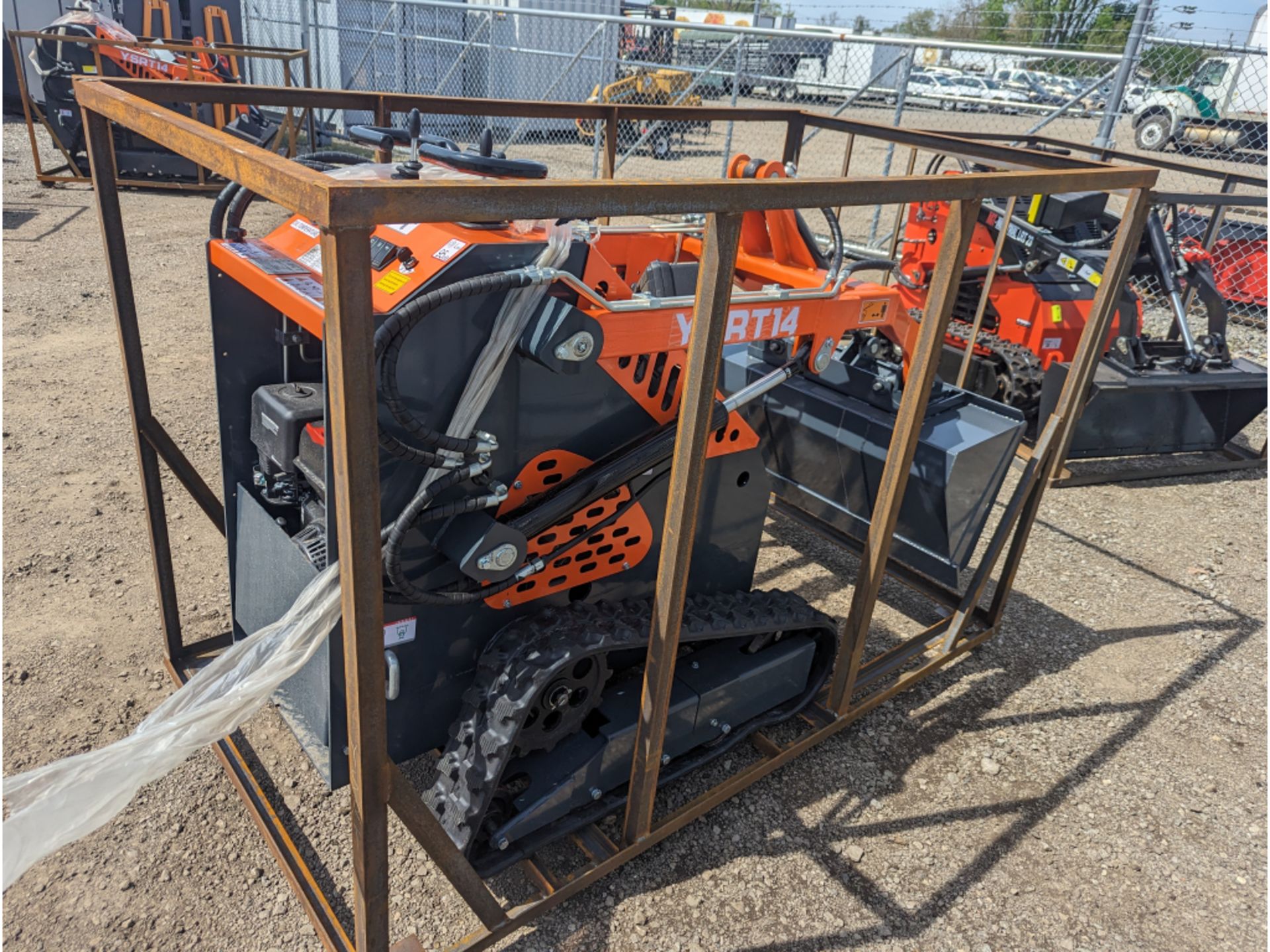 AGT YSRT14 Mini Skid Steer - Image 4 of 8